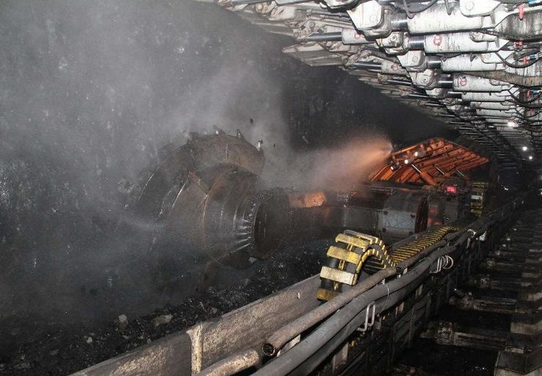 截至18时20分,搜救工作已经结束,事故共造成11人遇难