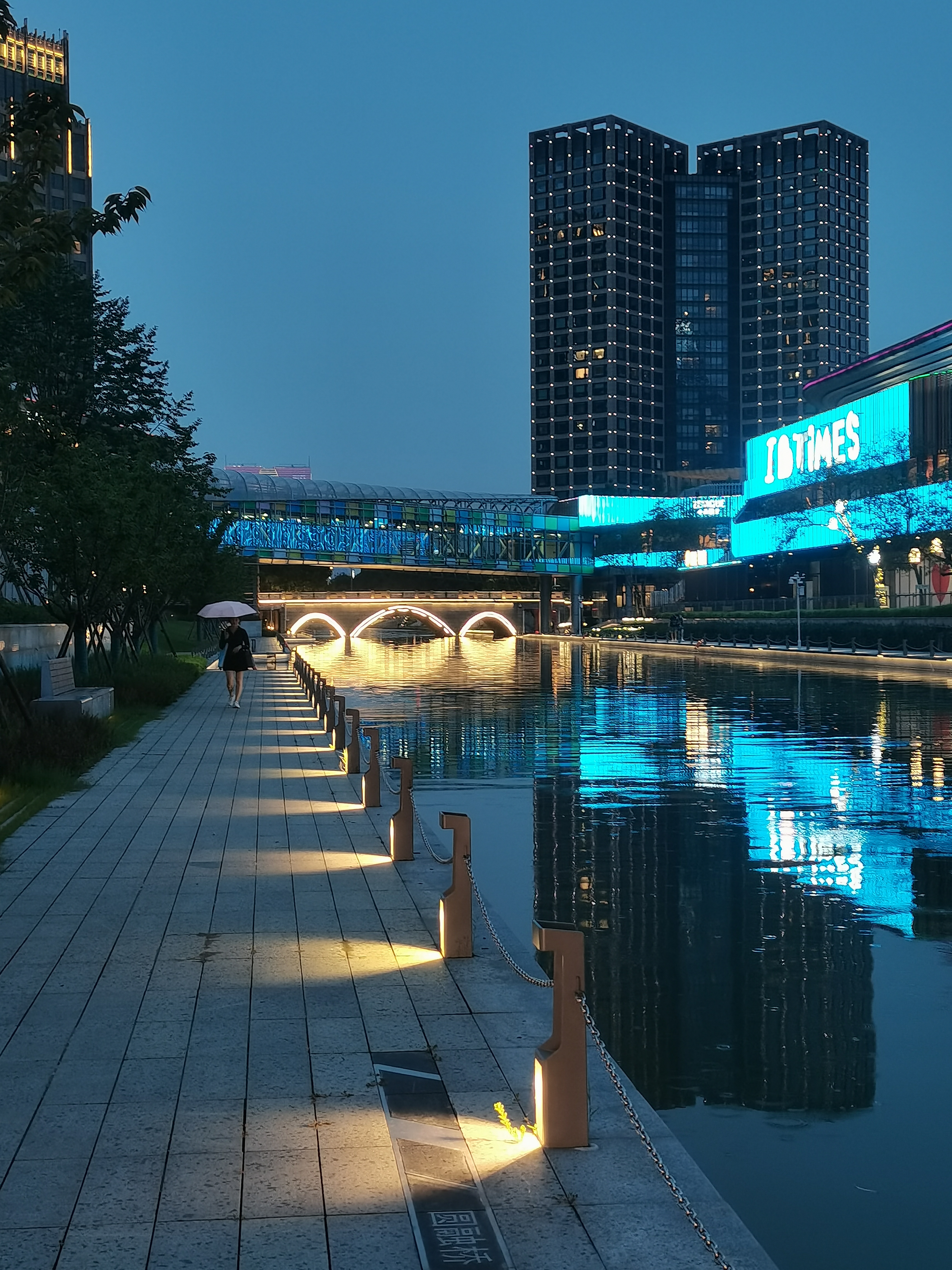 金鸡湖步道夜景图片