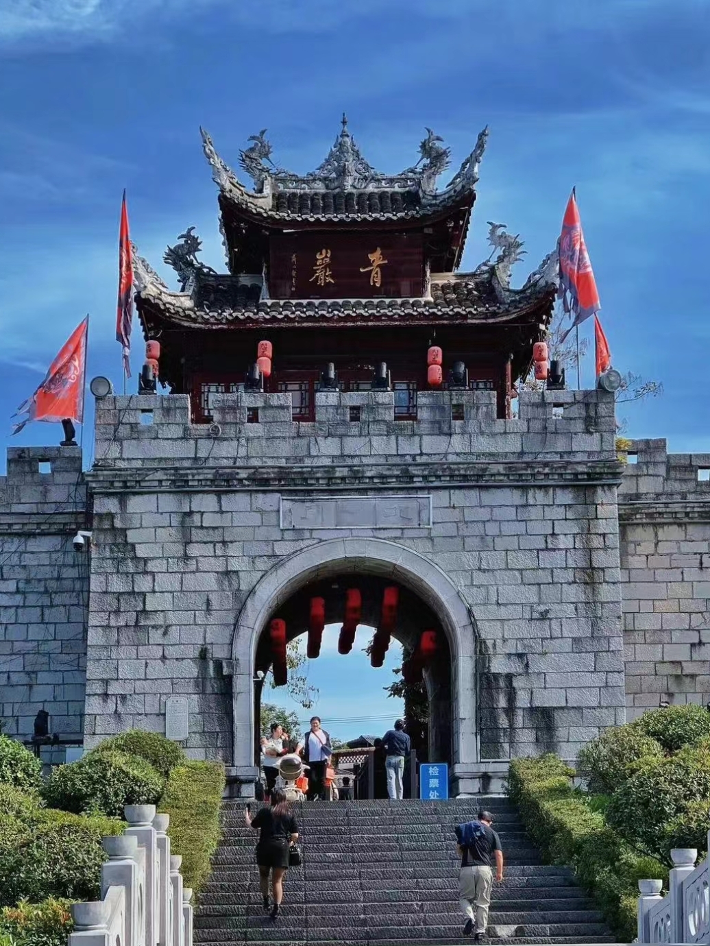 贵阳旅游,人均1200三天两夜轻松游,长沙出发,攻略手册如下:  第一天晚