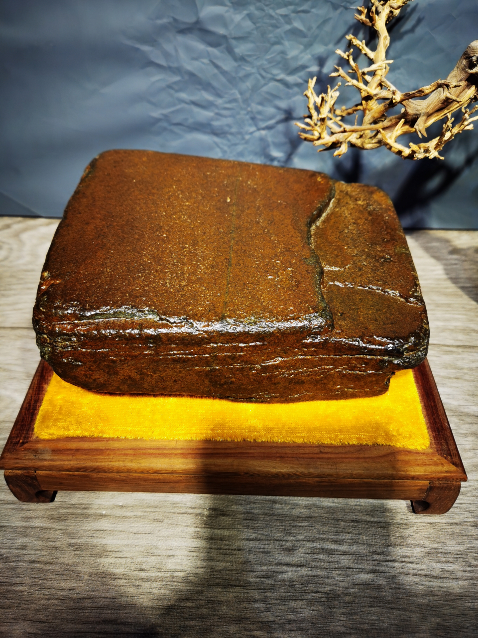 崂山绿石  青岛奇石 红皮籽料 原石云台