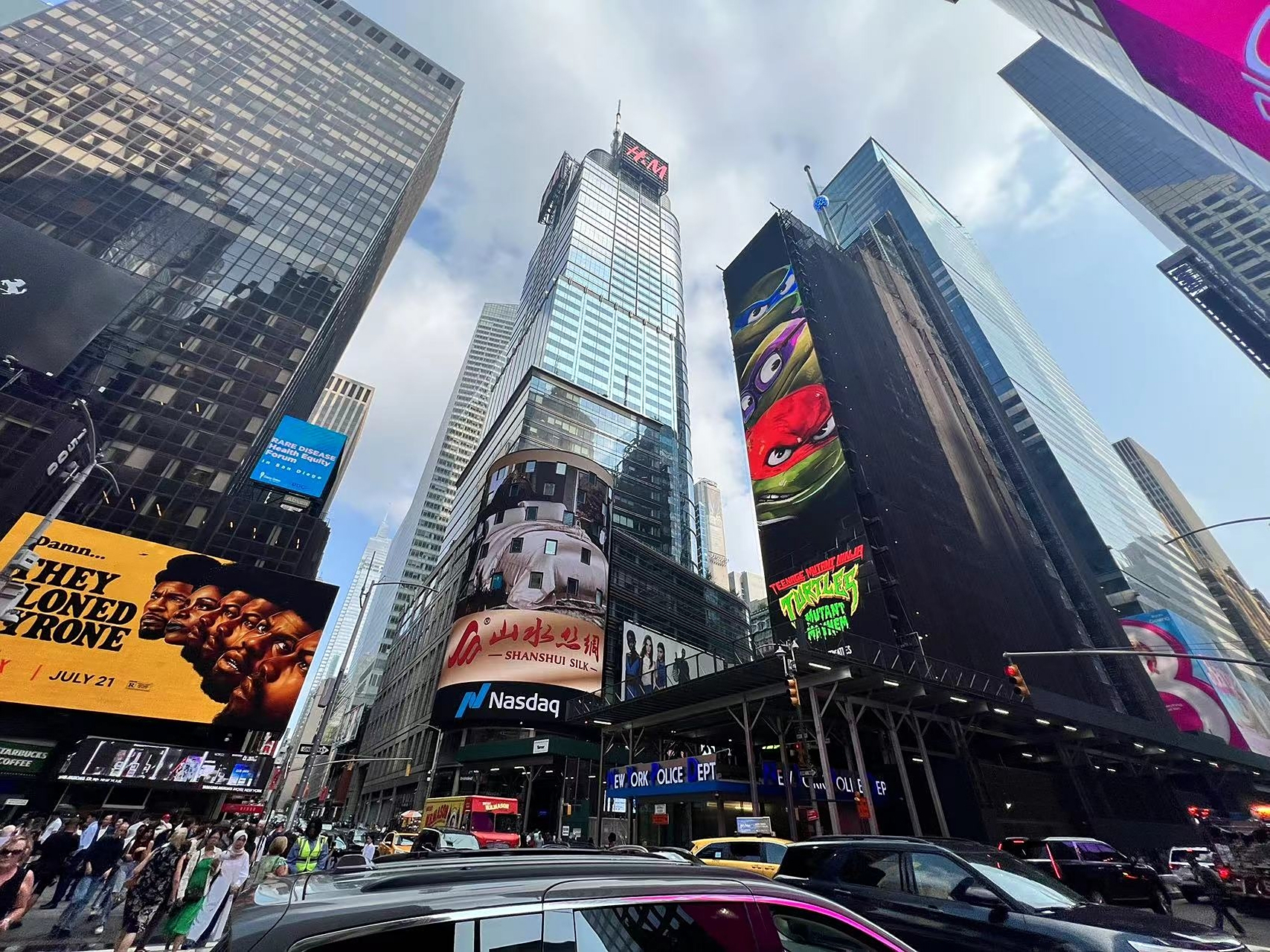 美国纽约纳斯达克大屏广告投放: 纽约时代广场纳斯达克大屏八月档期