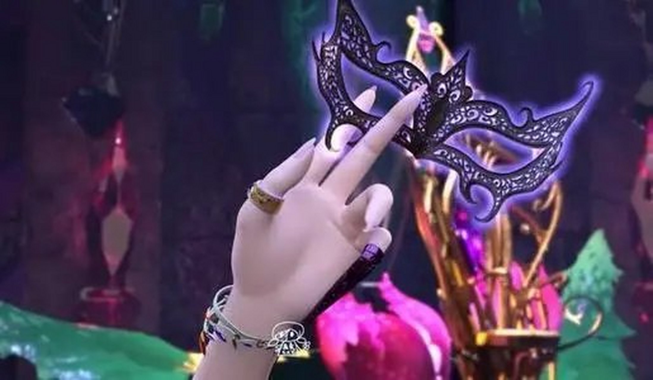 我相信大家一定都很想看毒娘娘摘下面具的样子吧?