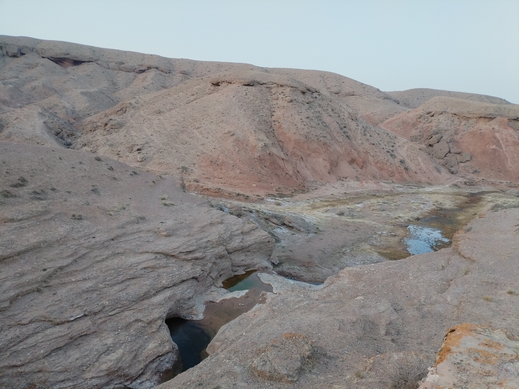 初冬的金昌泉沟 2023年11月11日,刚过冬至后的周末下午,驾车前往龙首