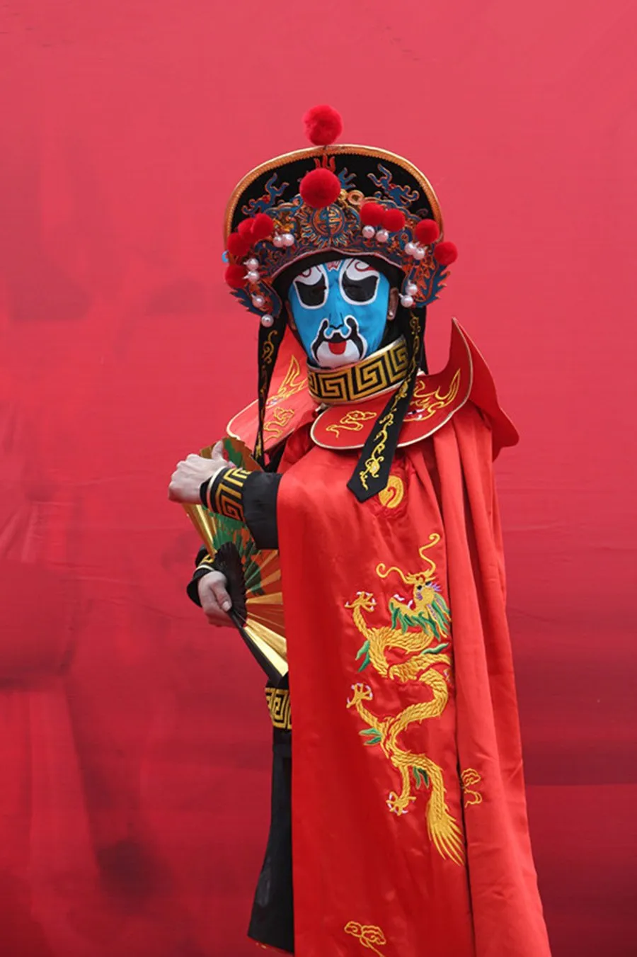 面具下的真实:川剧变脸的艺术与哲思[给你小心心]  川剧的舞台上,一幕