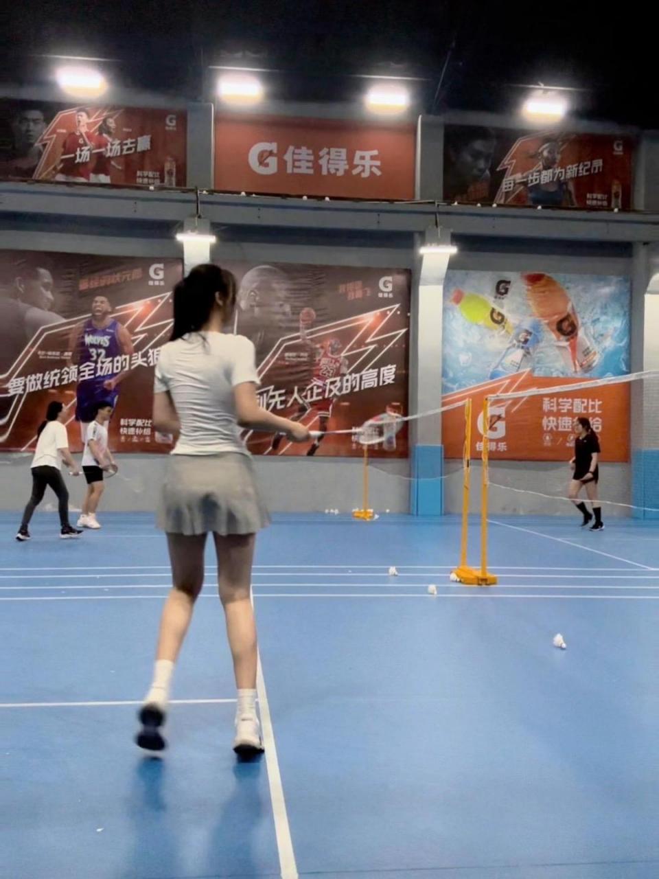 传递正能量# #美女# 羽毛球女神