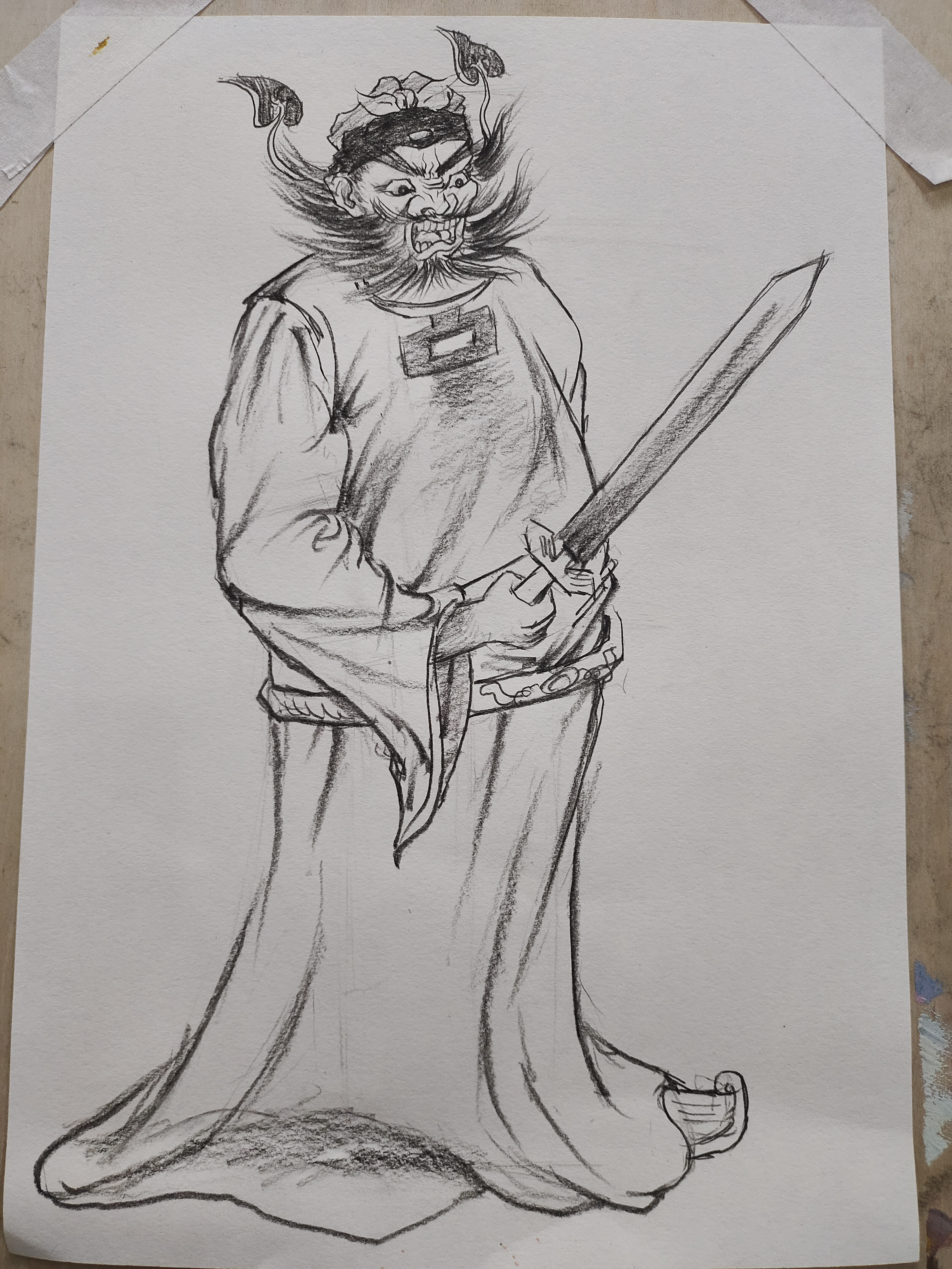 今天尝试了一下素描钟馗,想要在画笔中寻找那种神秘又古老的韵味.