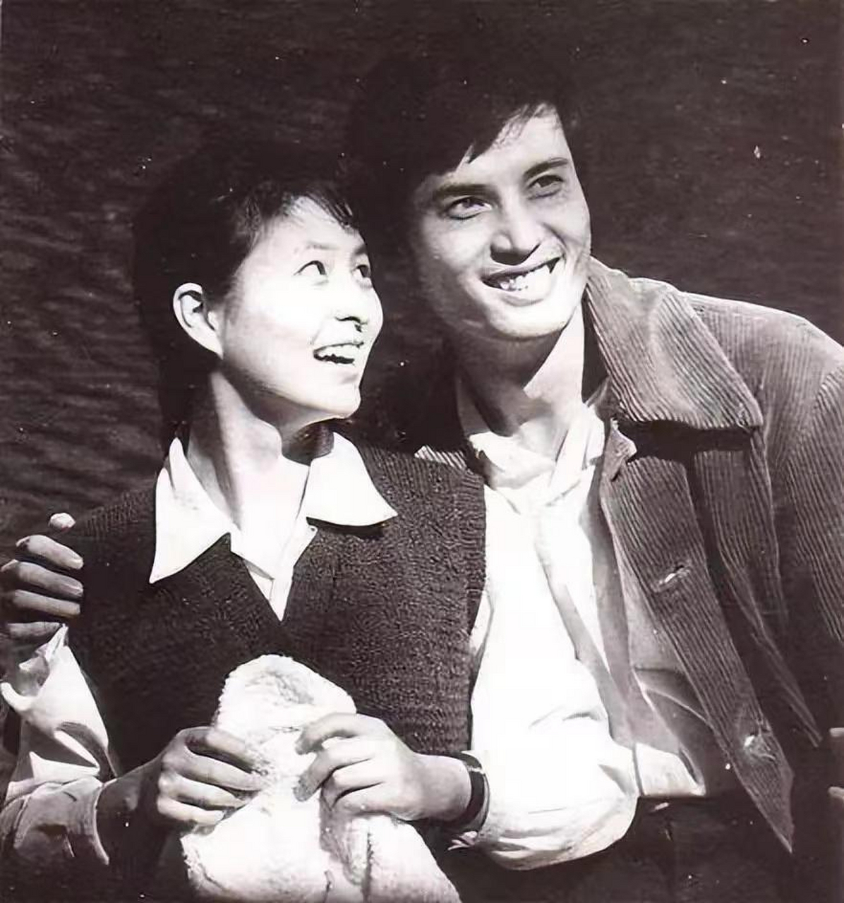 李羚和丈夫李克己的合影,充满着幸福与快乐.