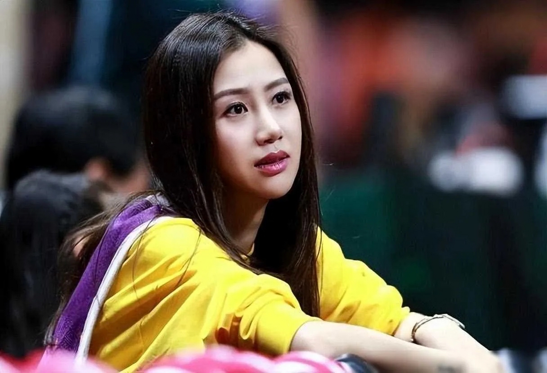 汪峰又出新瓜:他又新结女友陈露. 10月23日,他和章子怡官宣离婚.