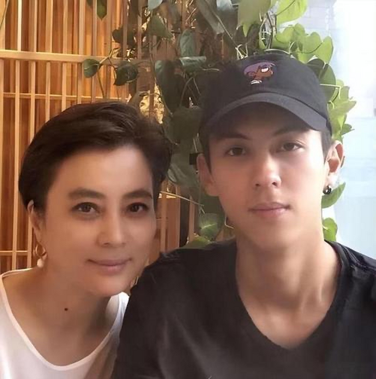 曾经的"甜歌皇后"李玲玉和她的混血儿子杰西.