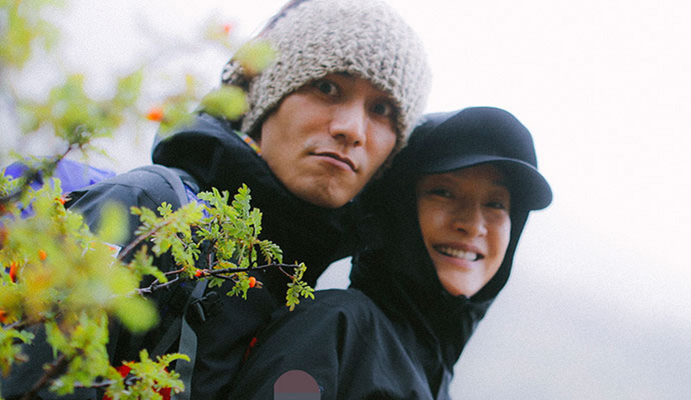 陈坤和周迅有很多的合照,有他们一起参加活动时,有他们有趣的自拍照.