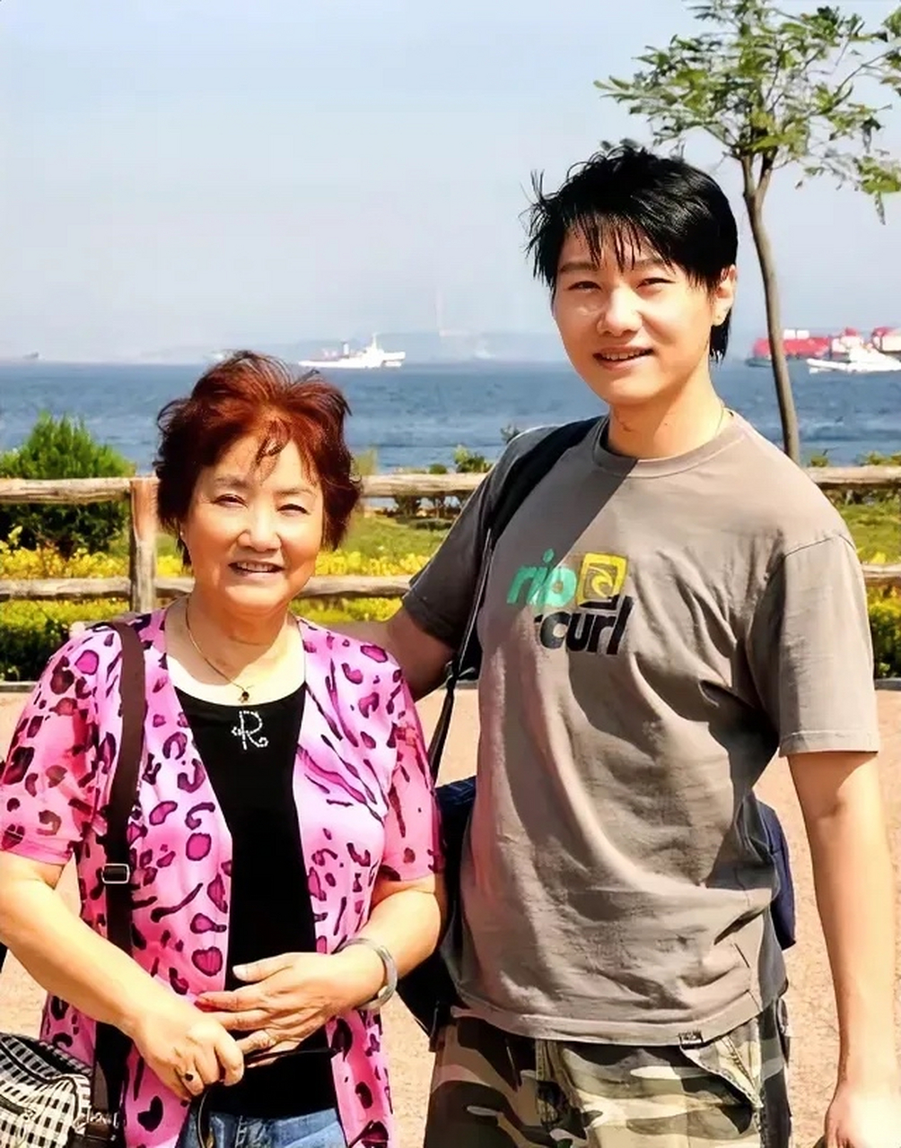1978年,祝希娟40岁高龄产下儿子侯量,孩子很健康.