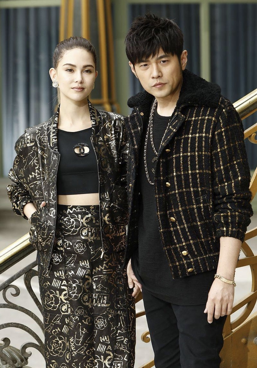 第一次看周杰伦夫妇的合照.昆凌很美.