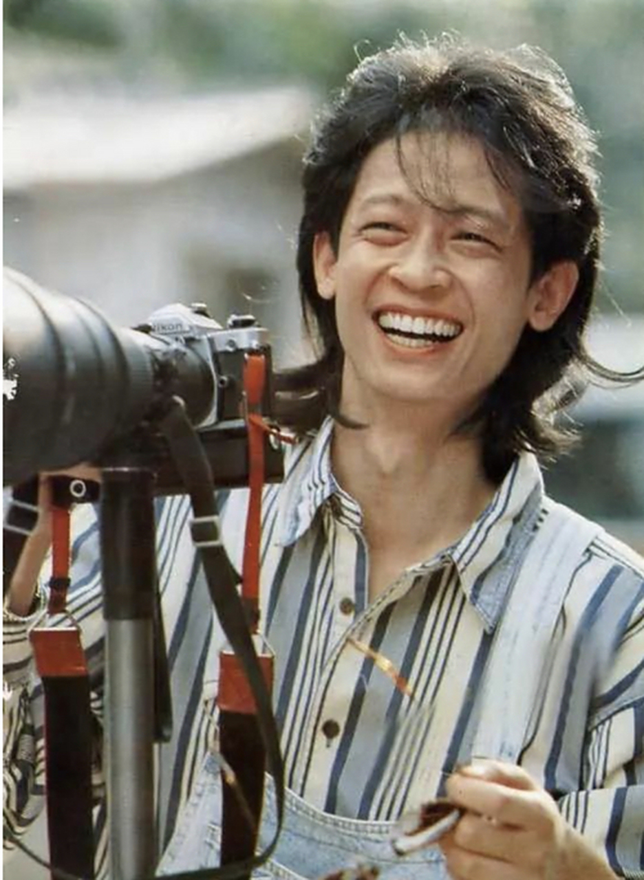 特喜欢王志文的这张照片:意气风发,充分享受,青春留下的浓重的一抹.