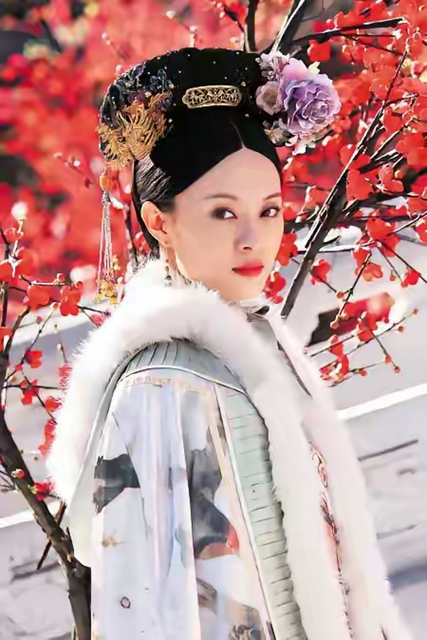 有时觉得,孙俪在《甄嬛传》中是最成熟稳重的,也是最富女人味的.