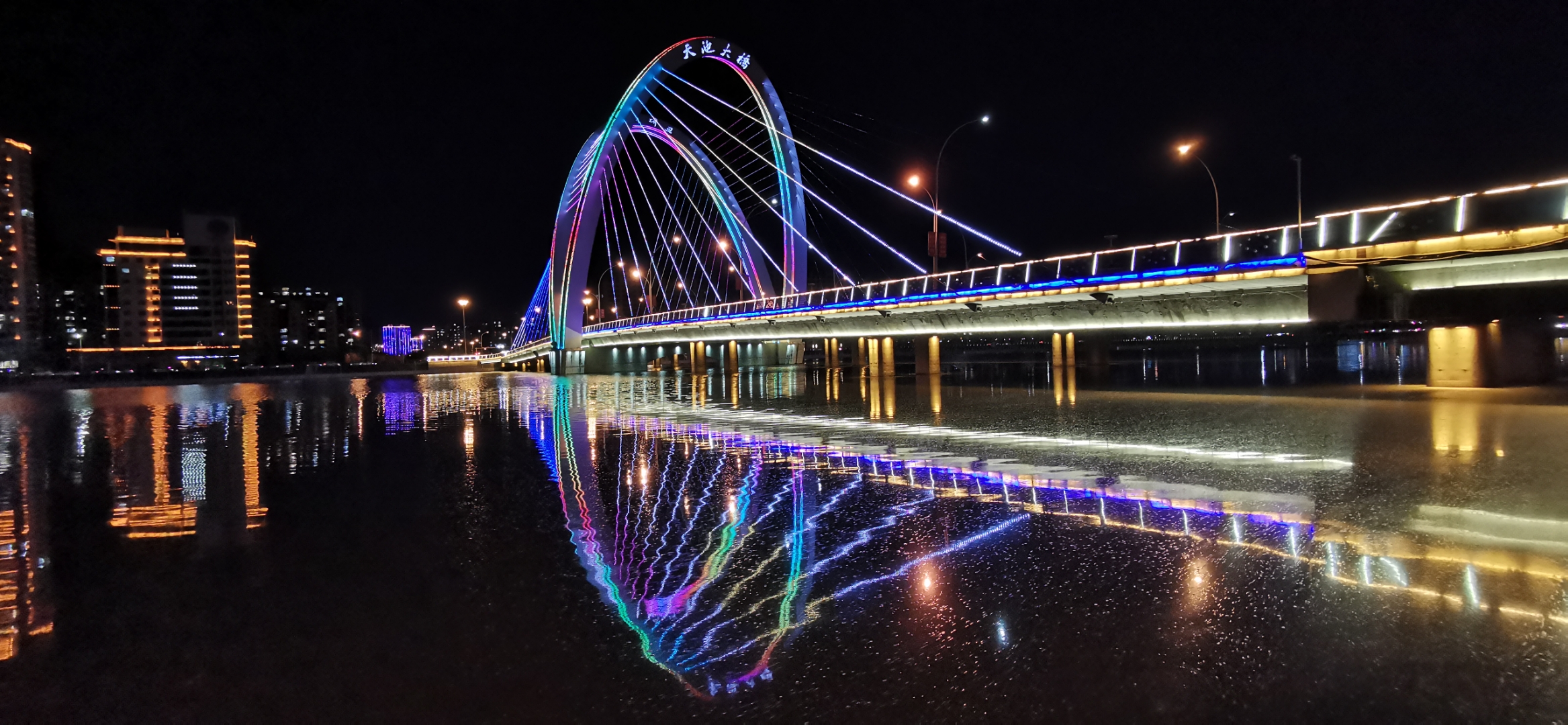 延吉天池大桥夜景