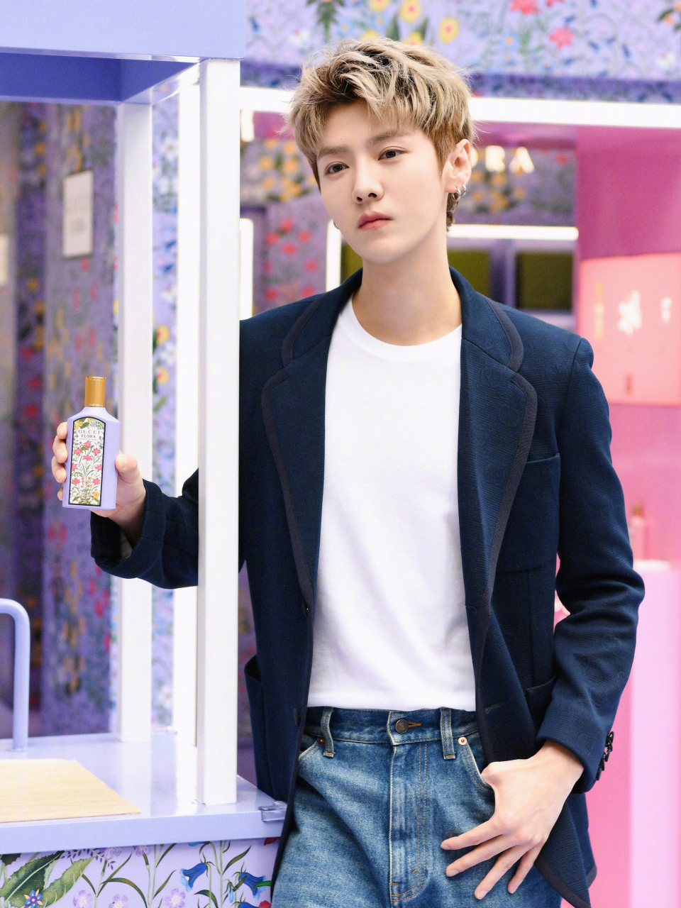 古驰美妆# 快闪店绮梦花园深圳万象天地盛大开幕,代言人鹿晗@m鹿m