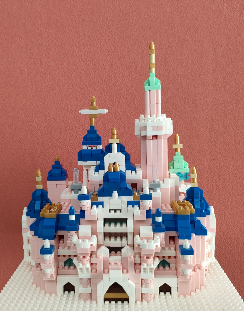 9493  大家有没有见过用乐高积木搭建的粉色城堡?