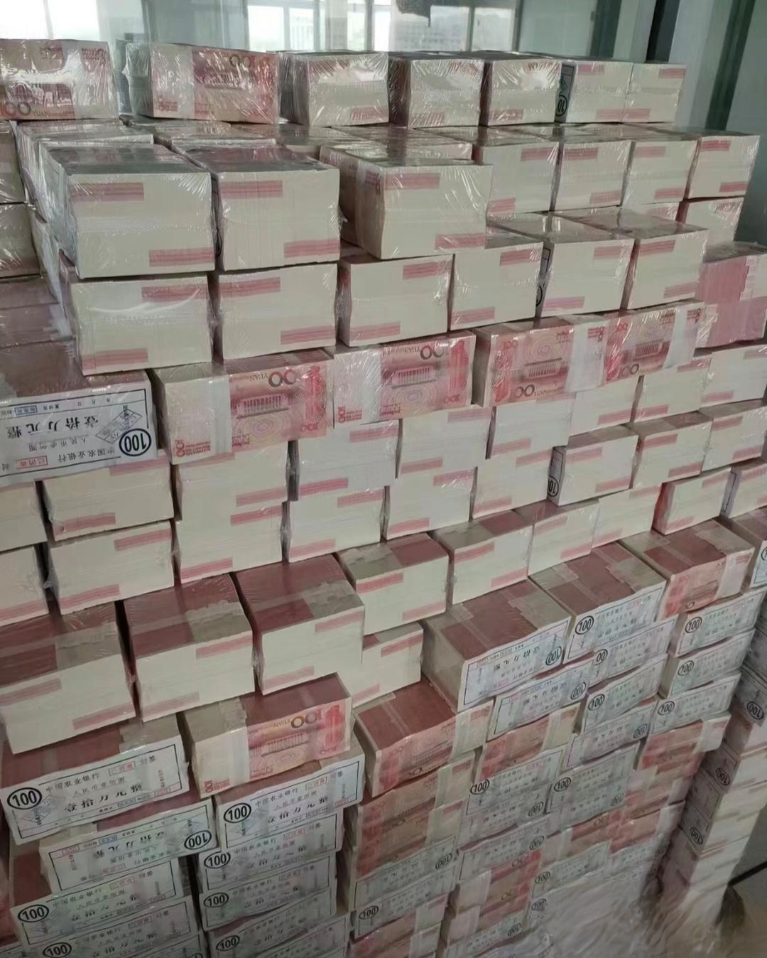 你要是把这一个亿存到银行,一天的利息就差