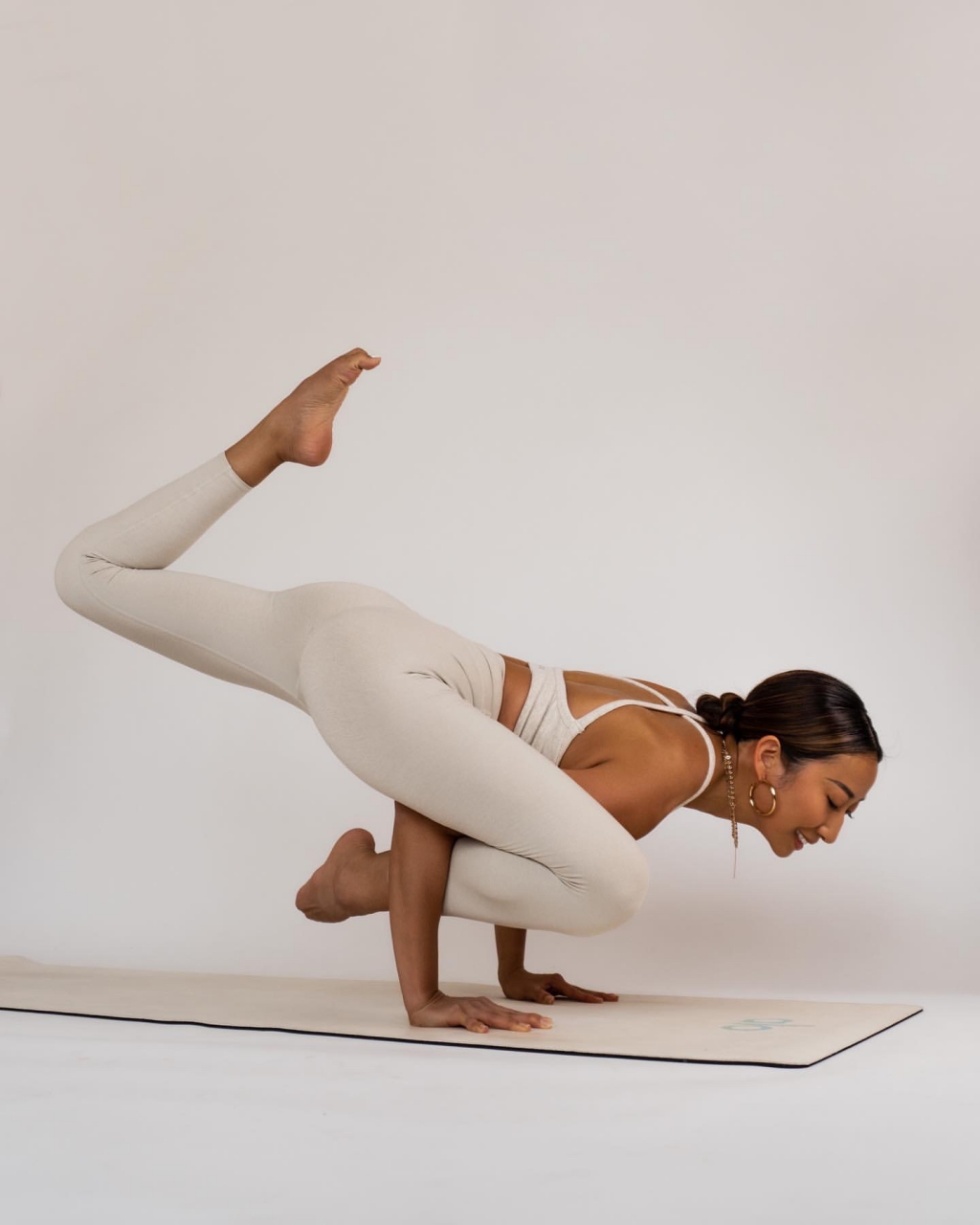 高难度瑜伽动作,让人瞠目结舌  💃大家好,今天我要和大家分享一个