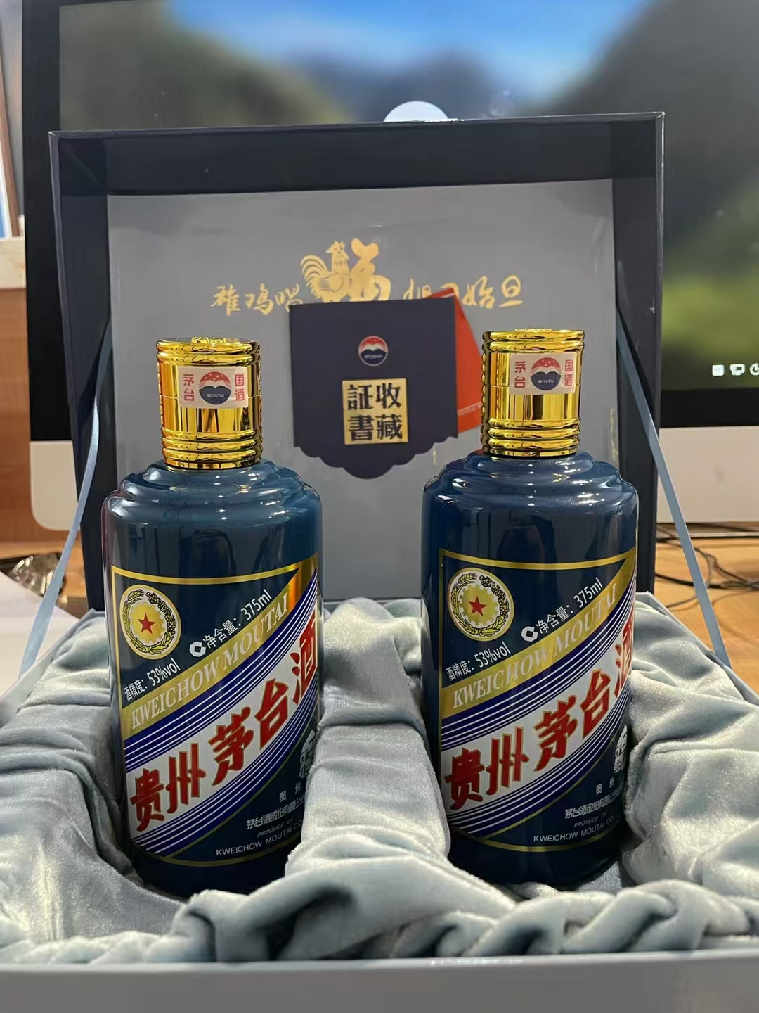 贵州茅台375ml鸡礼盒 国画大家陈永锵先生为鸡年茅台酒特意绘制《司晨