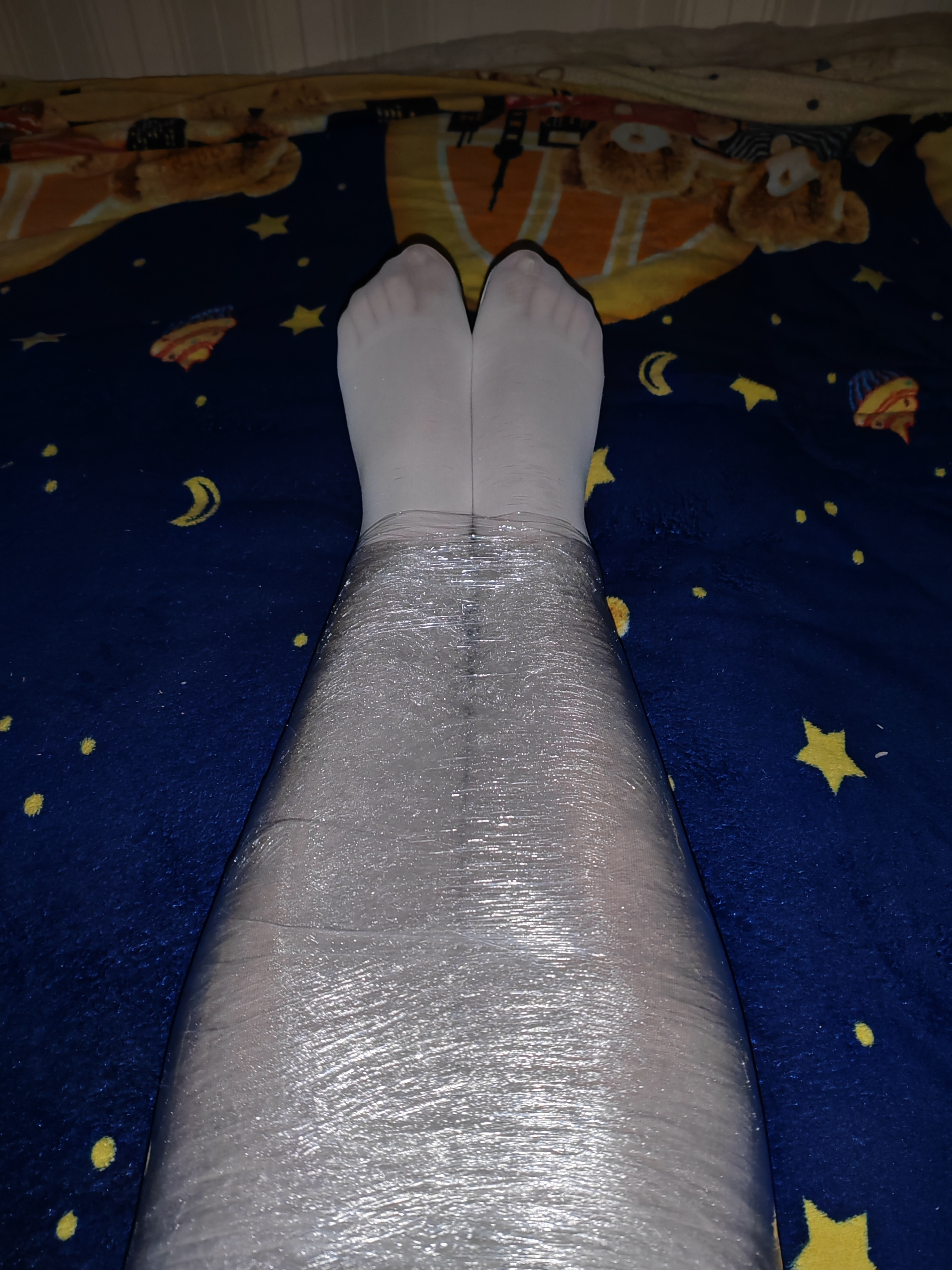 白丝保鲜膜全包捆绑