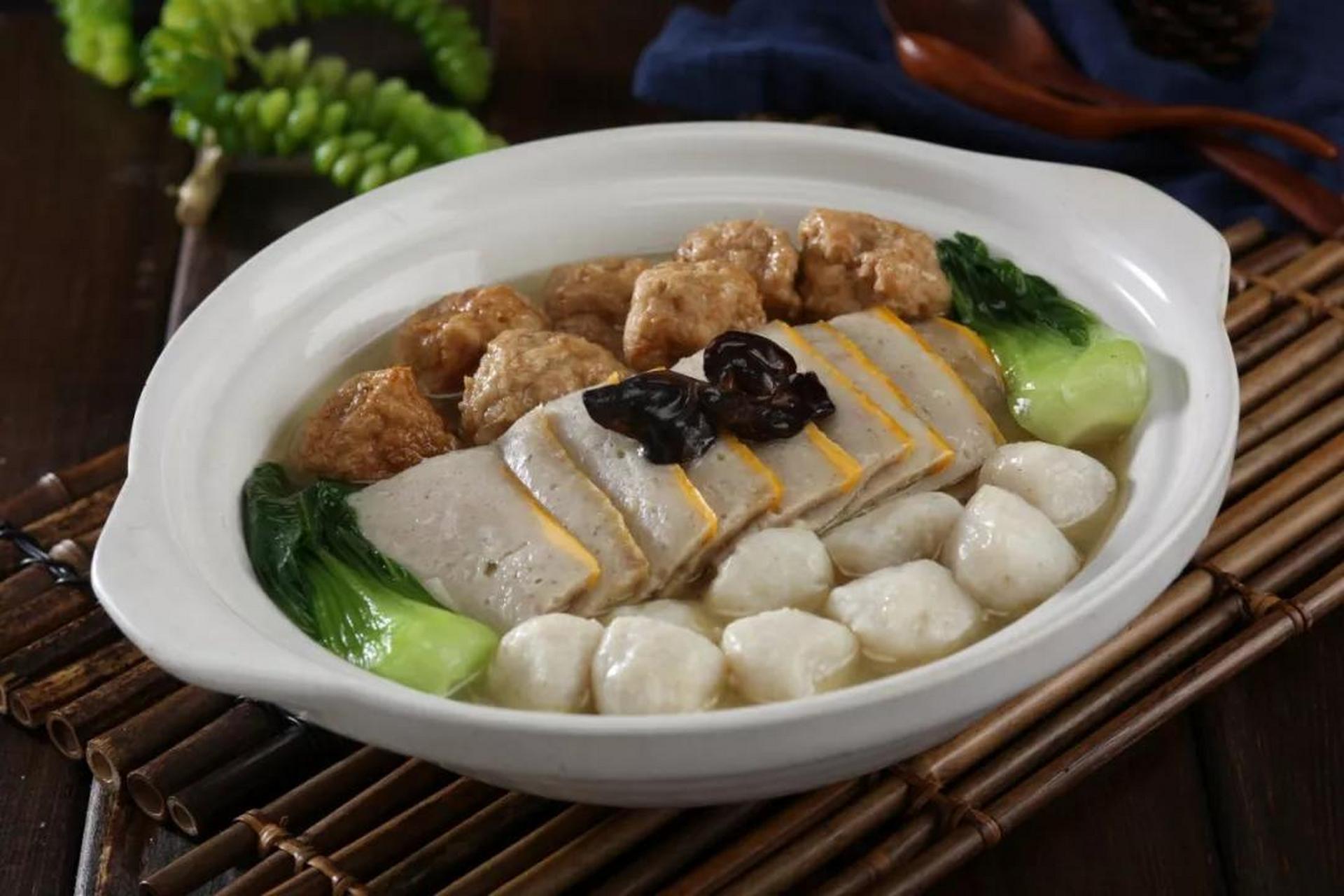 遇见好滋味# #遇见美好# 黄陂三合也被称为"黄陂三鲜",由鱼丸,肉秃屯