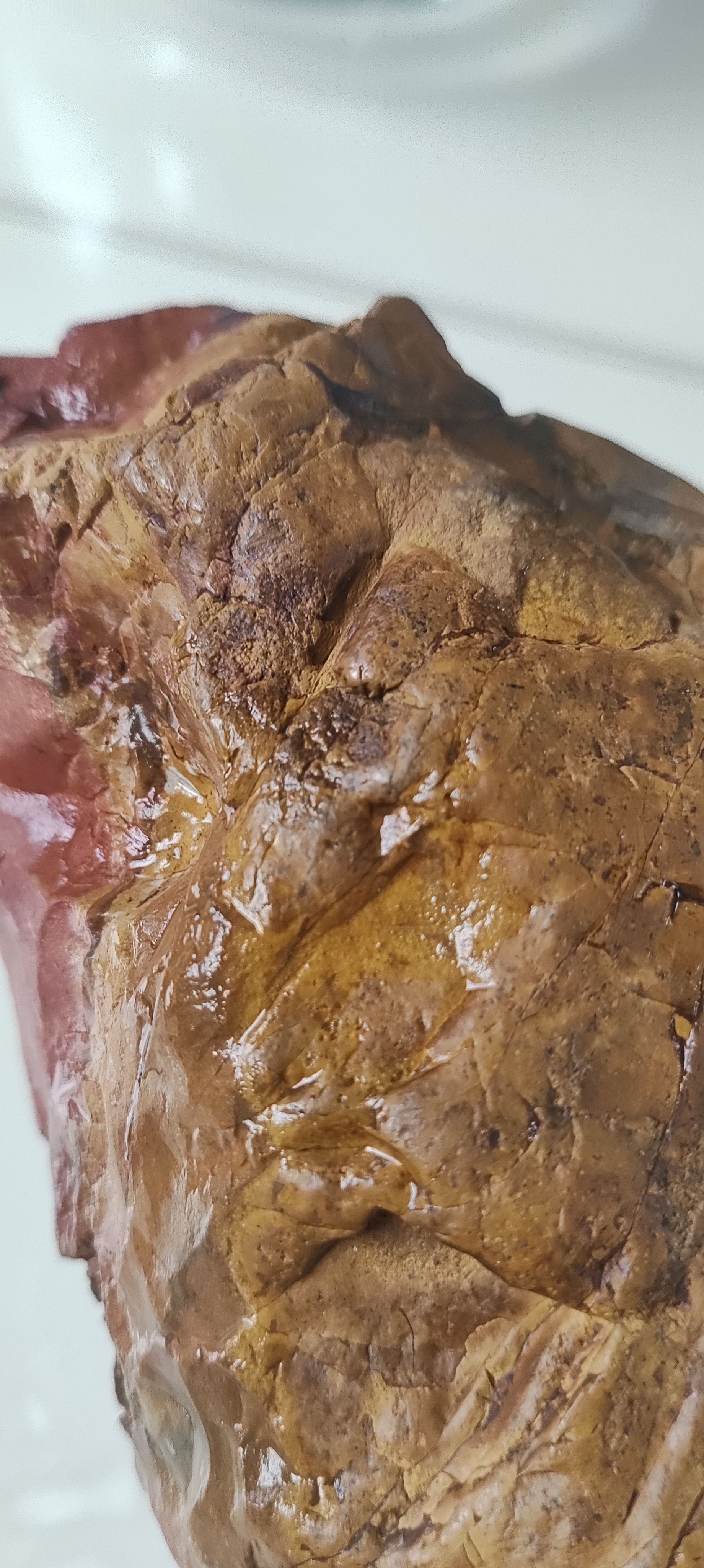 寿山石之鸽眼砂,艾绿皮.