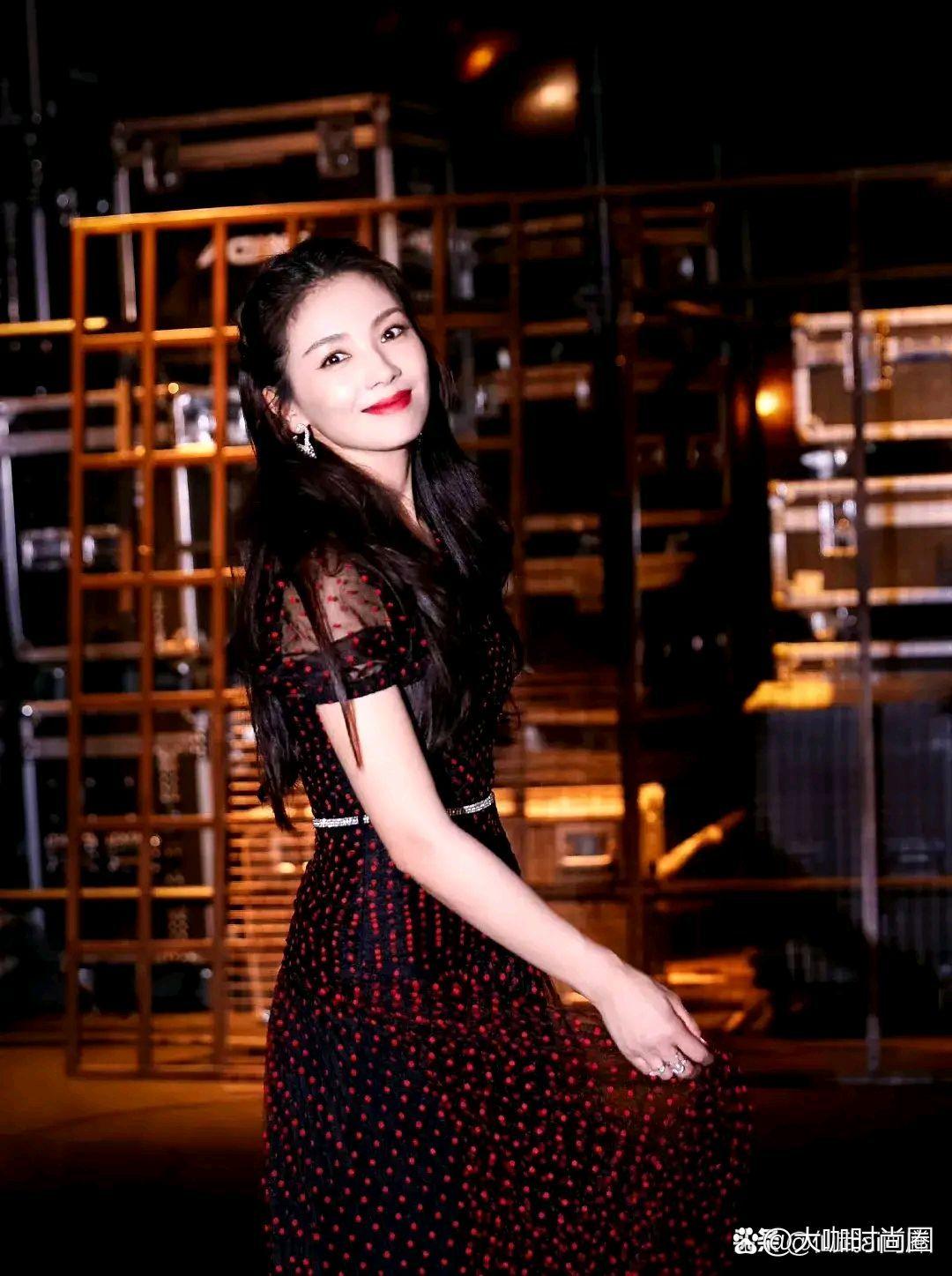 心弦,漂亮妖娆性感, 妩媚惊艳全场,可爱带有俏皮 看你想起了,我的孟可