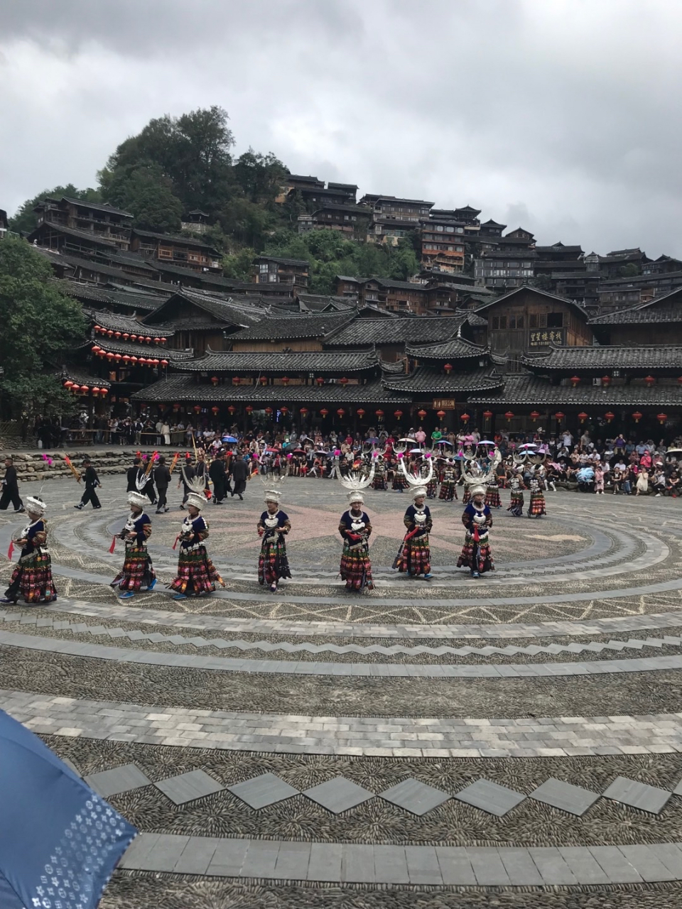 西江千户苗寨:似曾相识的古街,独具特色的民族风情,商业化有点太浓了