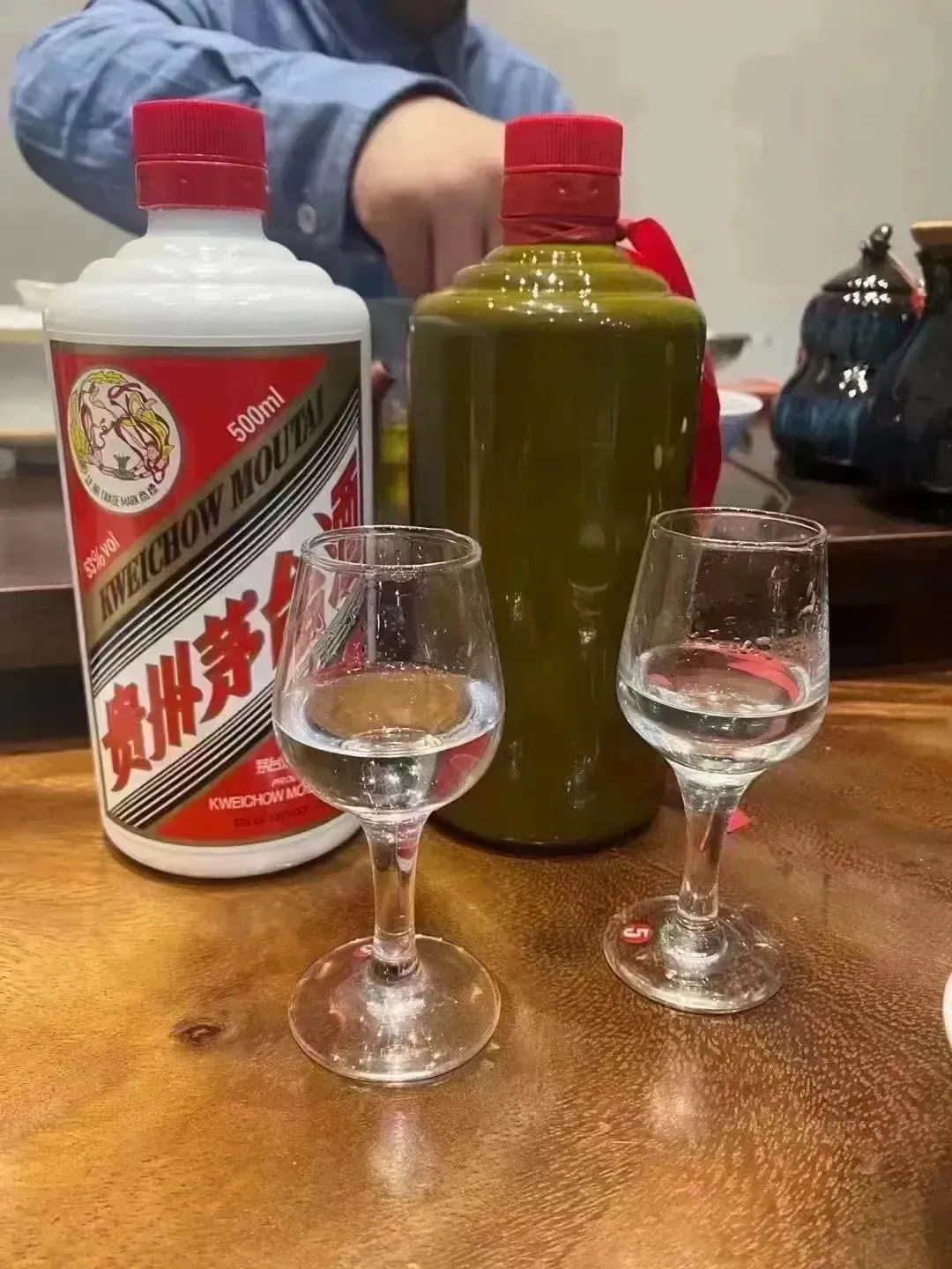 茅台敬酒图片