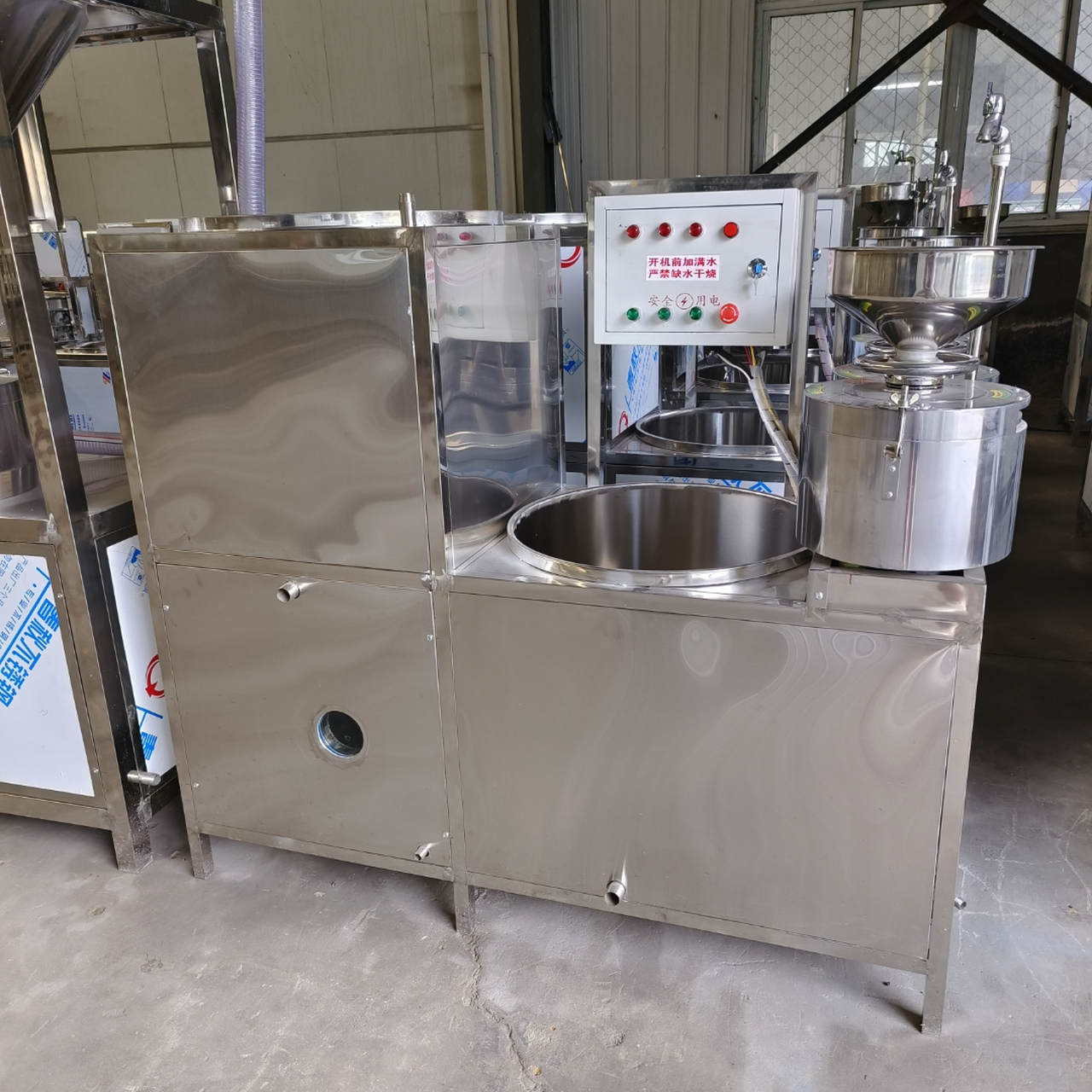 全自动豆腐机,自动磨豆,浆渣自动分离,一次压制成型,产量高,口感细腻.