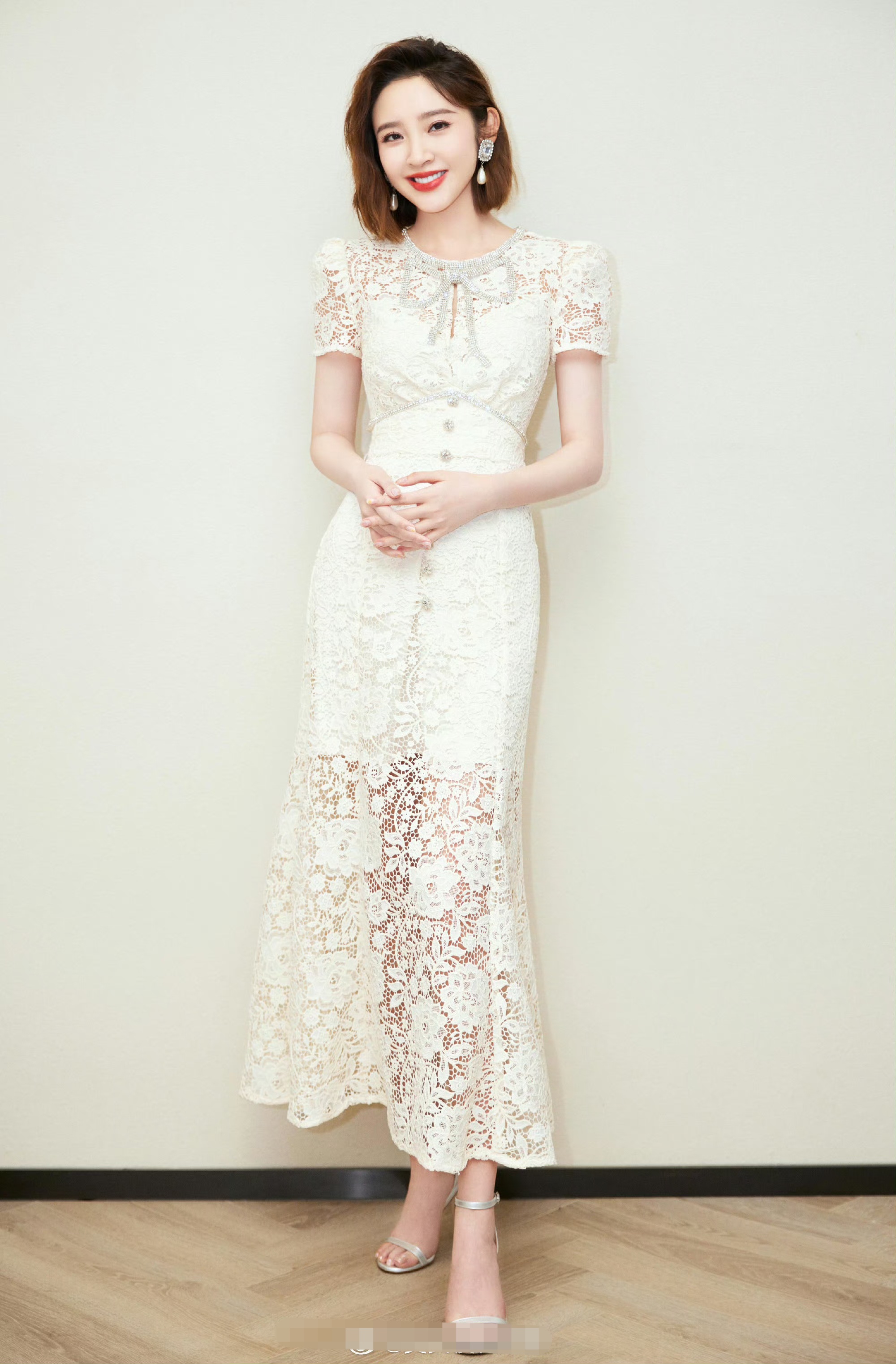 唐艺昕白色蕾丝长裙 #动态连更挑战