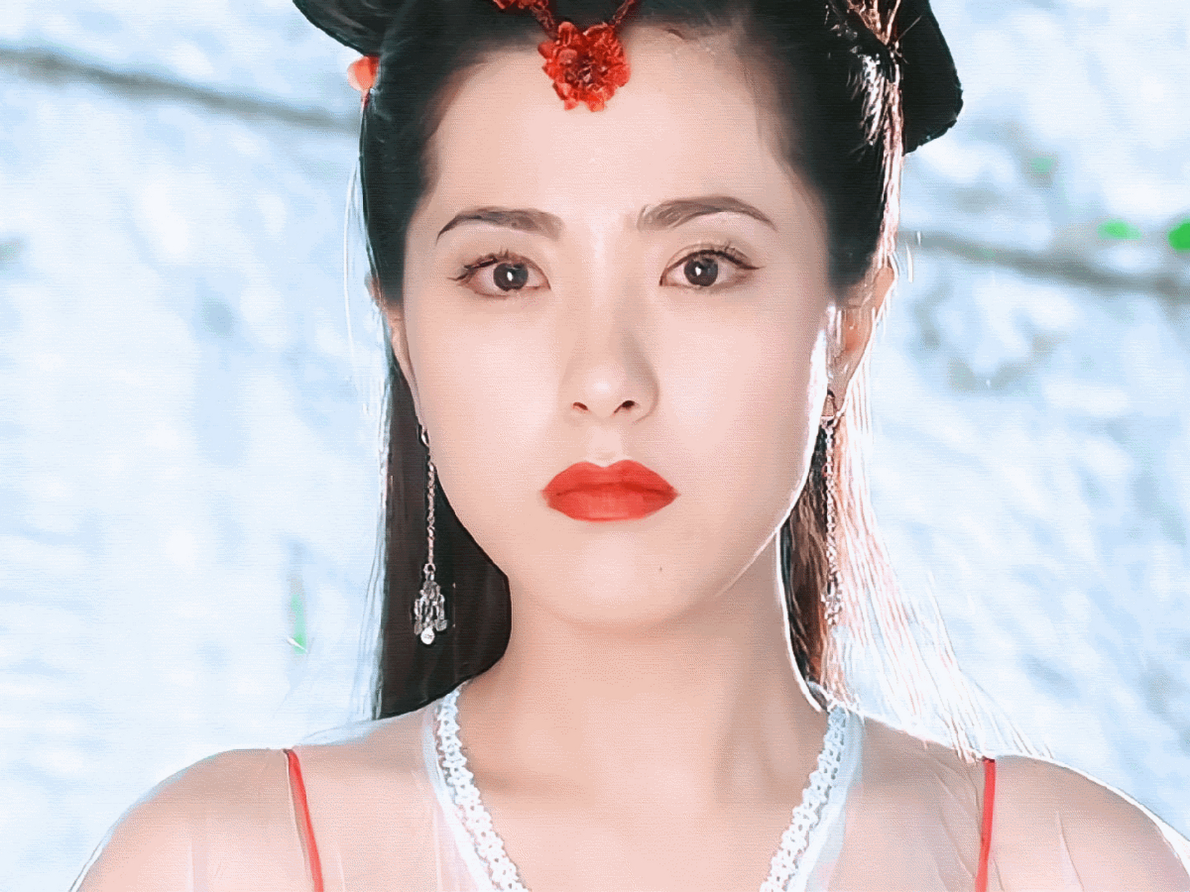 曾黎年轻时没找对路线,比较适合港风 曾黎和王祖贤有些像,都是大骨架