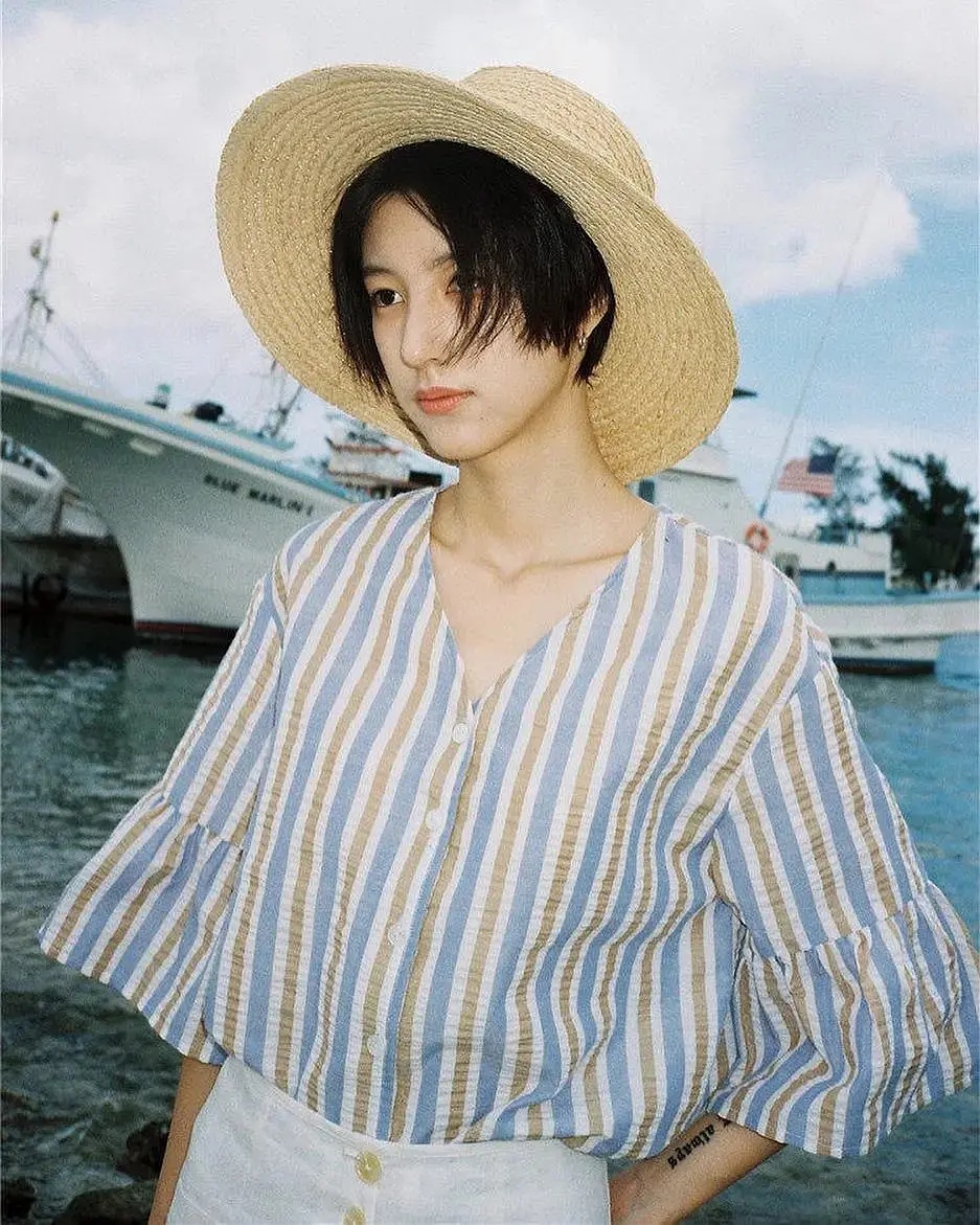 苍兰决女二,华晨宇(传闻中的)前女友.因一些言论一直处于半封杀状态.