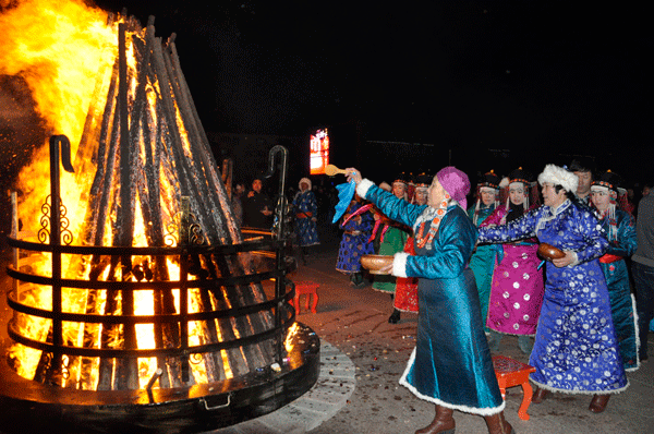 蒙古族小年祭火神图片