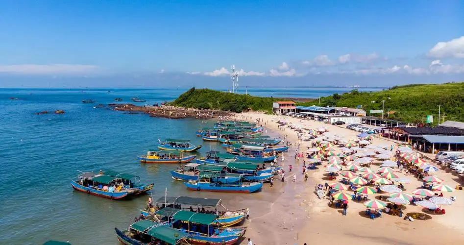 西湾旅游景区:集观光,休闲,娱乐,运动于一体的景点.  2.