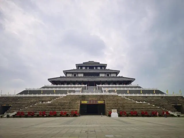 第一天: - 上午:参观鹤壁94市博物馆,了解鹤96壁的历史文化