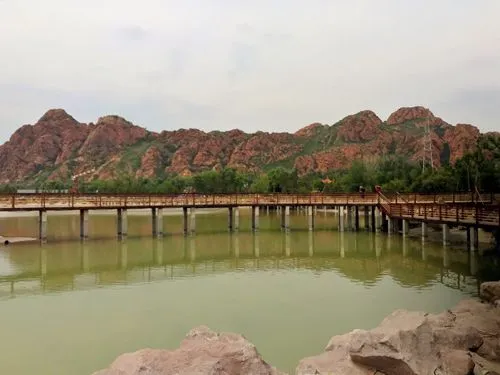 大学生# #旅游# 为你推荐赤峰市三日游攻略:   - day1:玉龙沙湖,灯笼