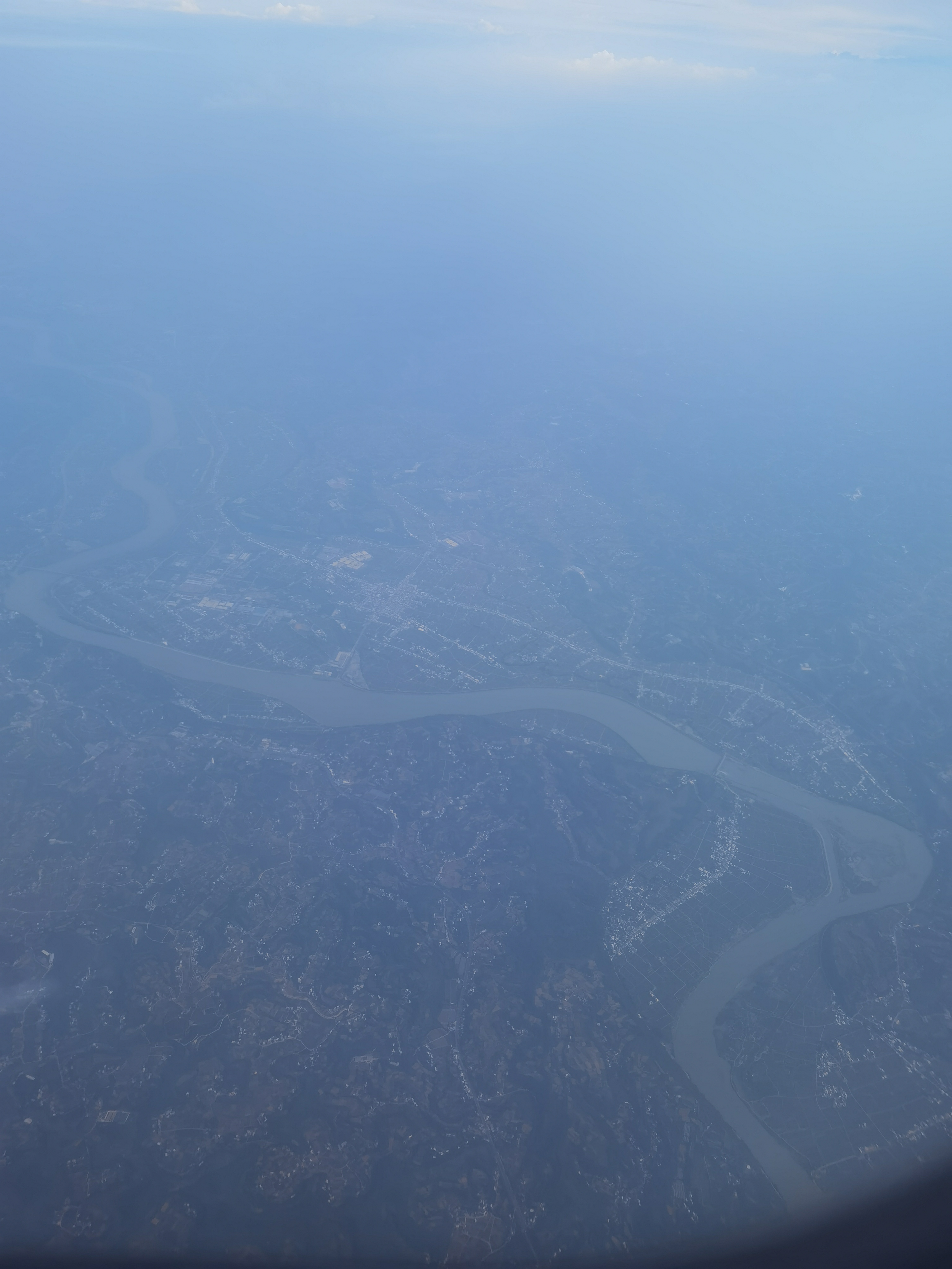 深悟:苍鹰志存高远,麻雀鼠目寸光. 心随着白云飘去