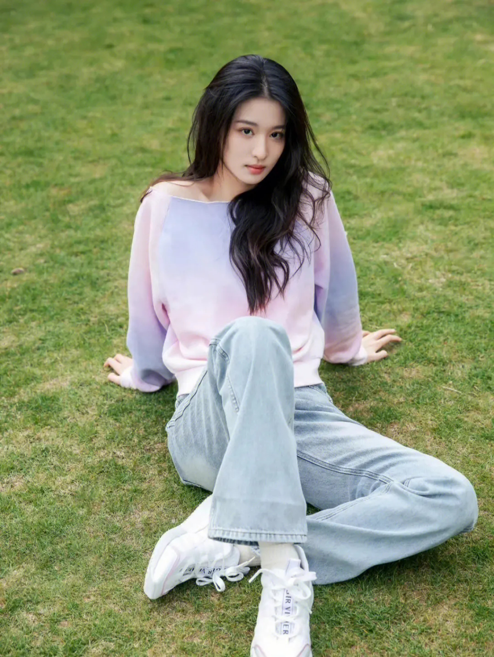 2,刘浩存她跟张艺谋老婆感情很好.