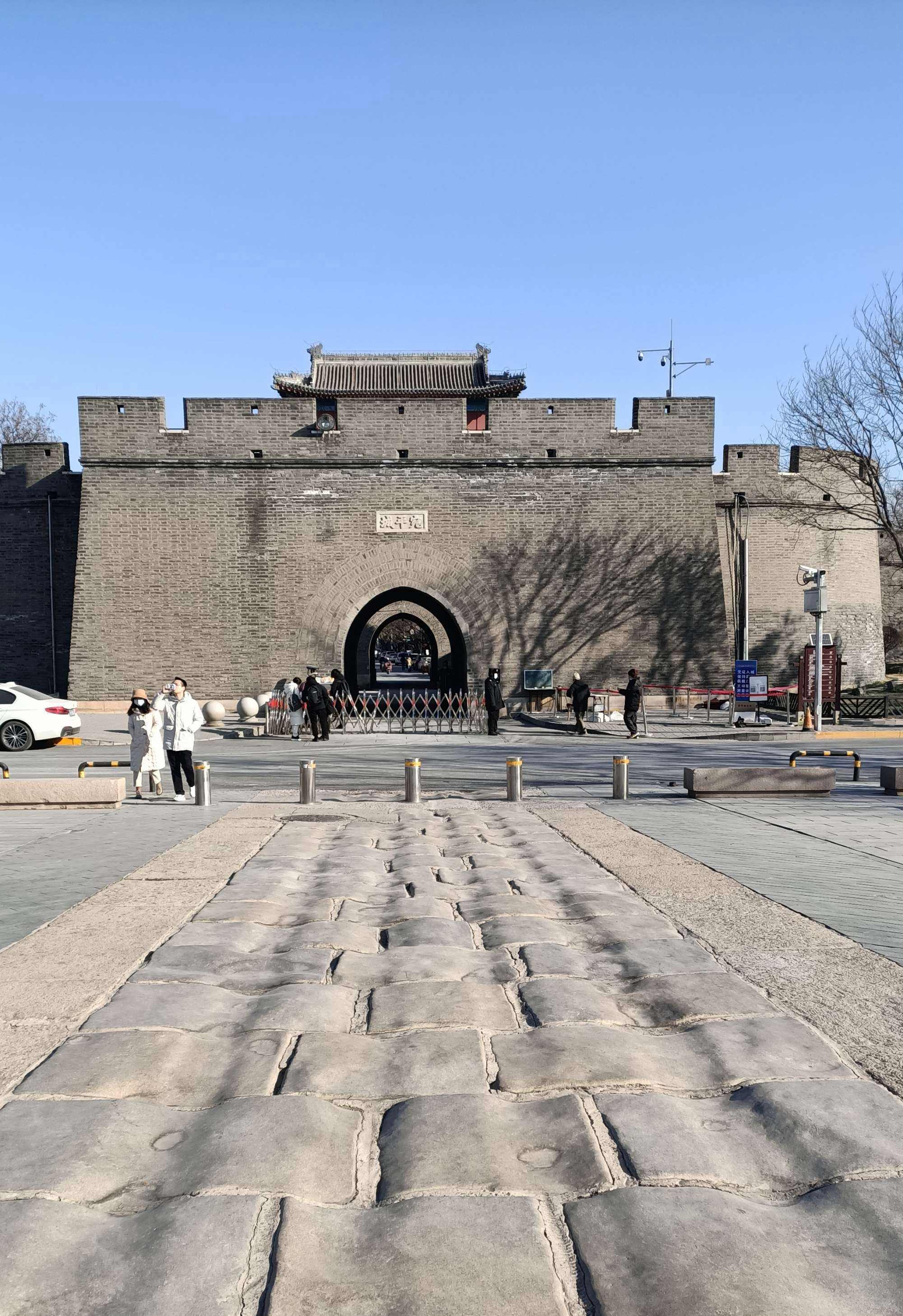 游北京宛平古城[通韵] 国人不忘宛平城. 弹洞在, 恨难平.