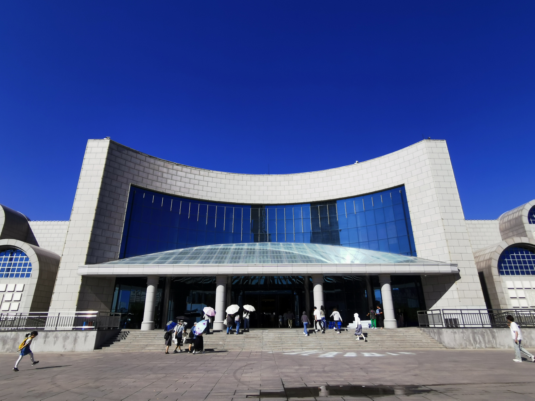 梅姐穷游中国行第88天,上午新疆维吾尔自治区博物馆  想要了解一个