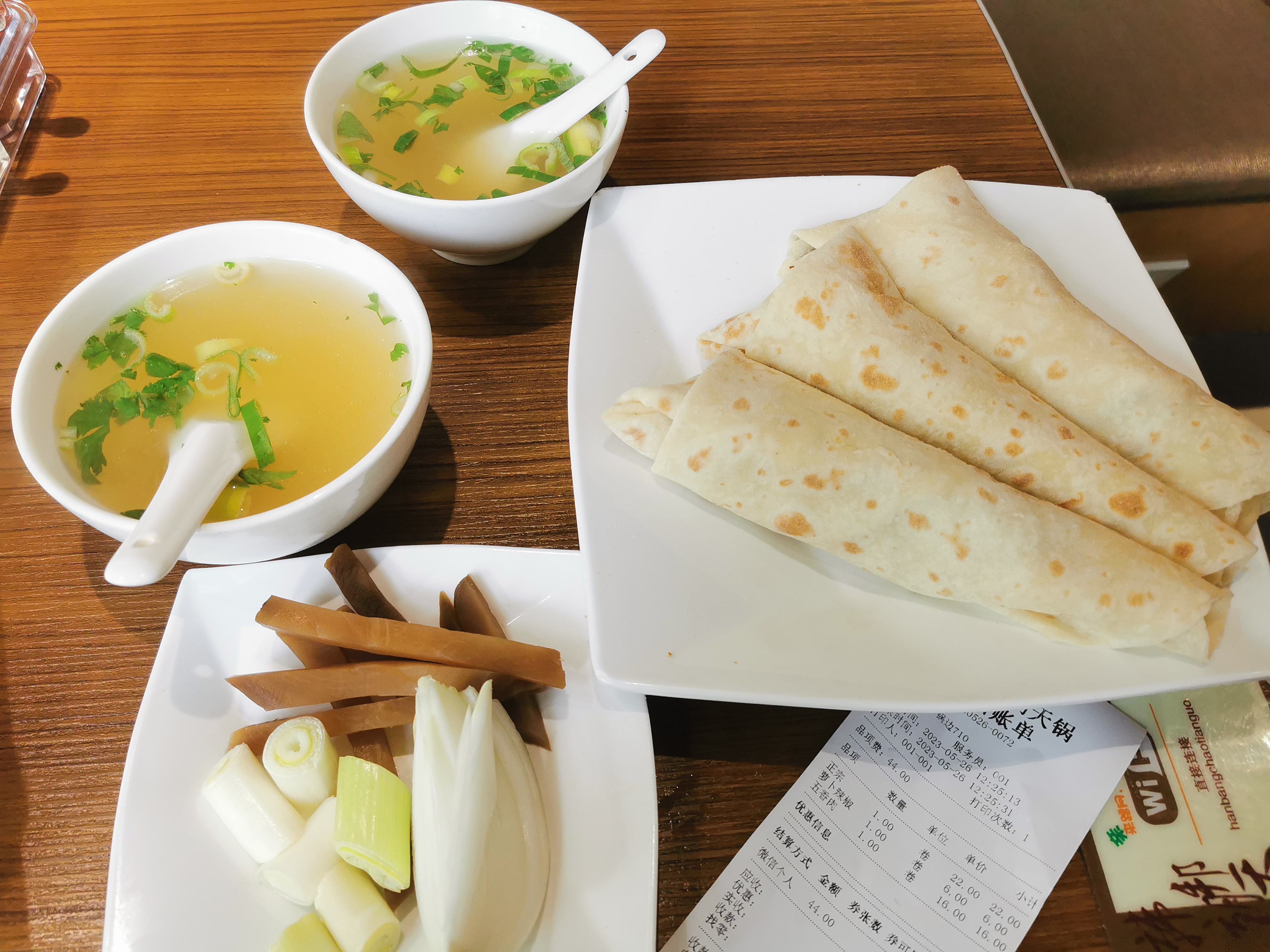 朝天锅是山东潍坊地区传统名吃,属鲁菜系.