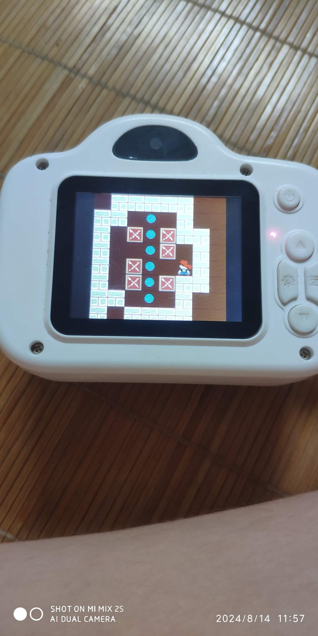 这个推箱子游戏怎么解啊?