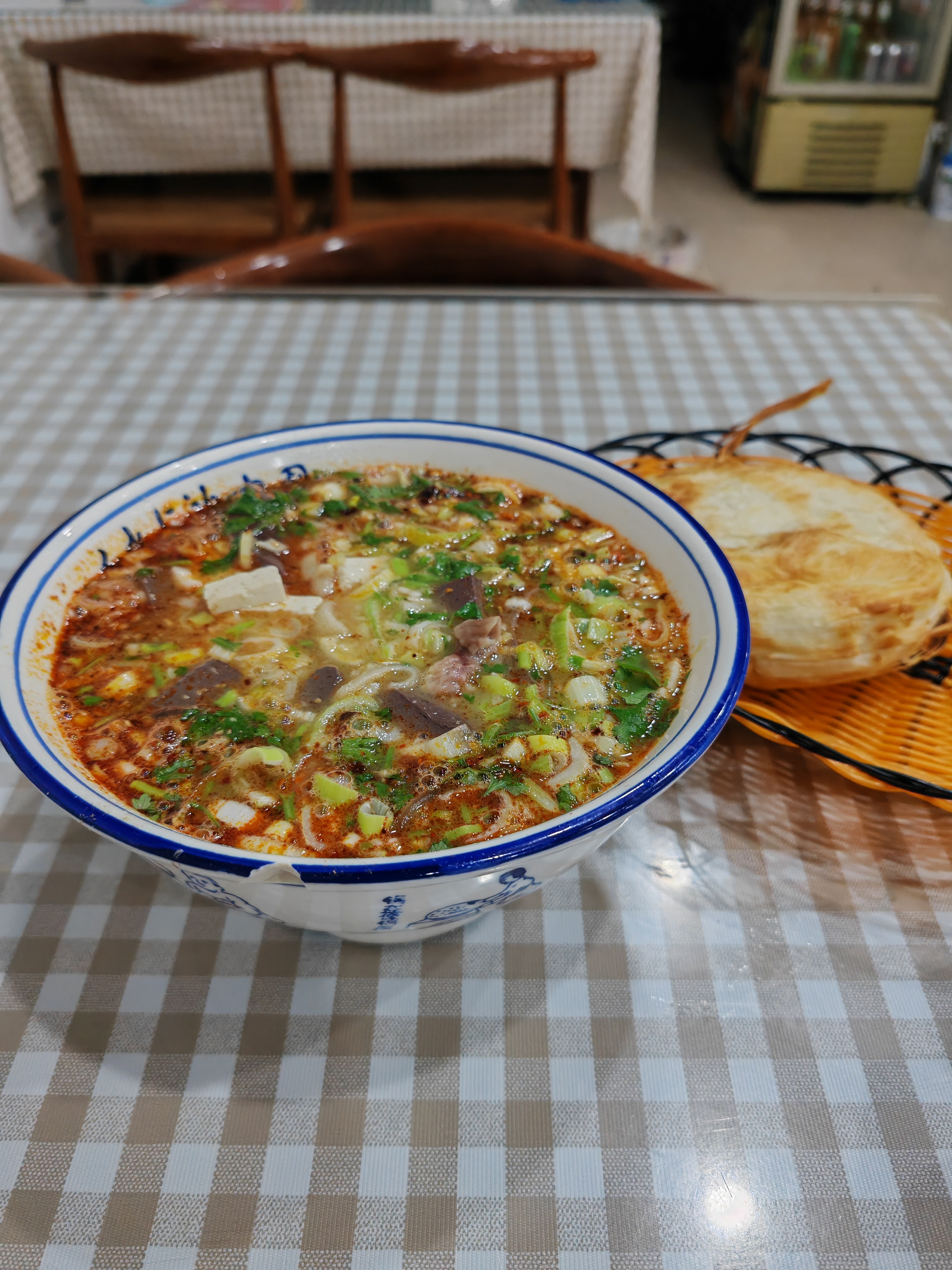 运城作为山西省的一个城市,以面食闻名,拥有众多的面食馆子.