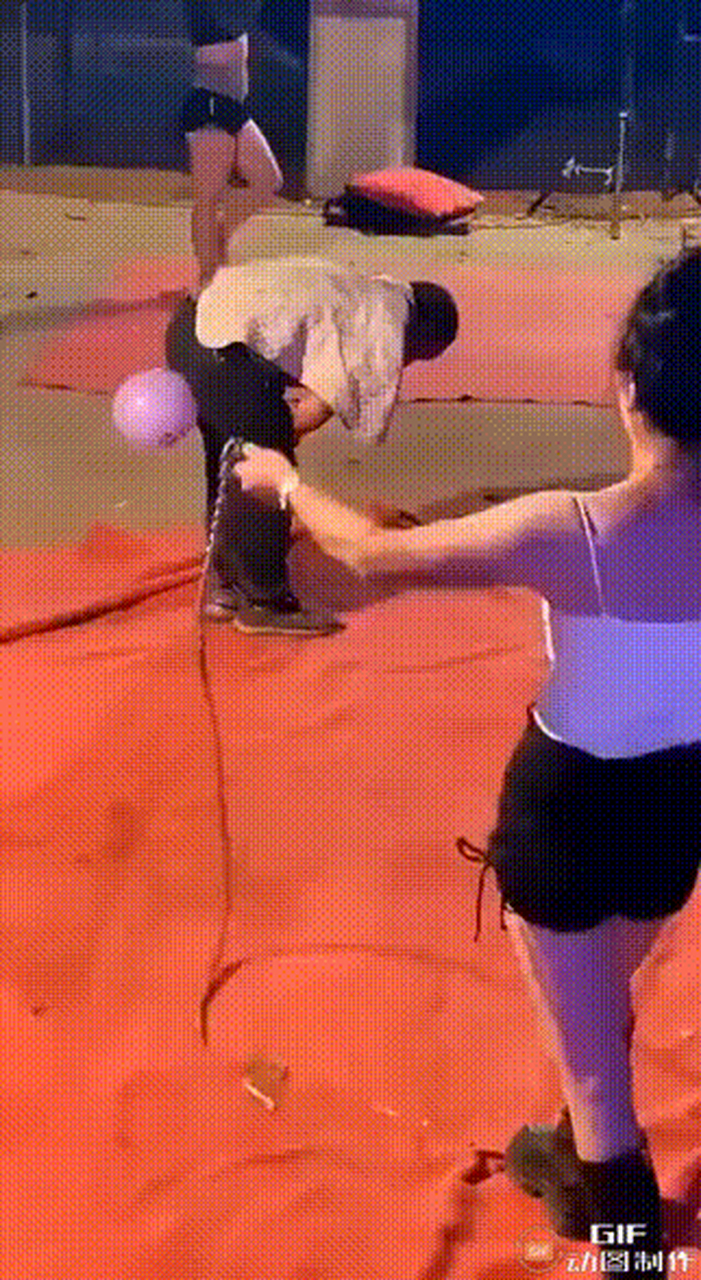 美女,皮鞭! 说你是不是故意的? 你是不是s?