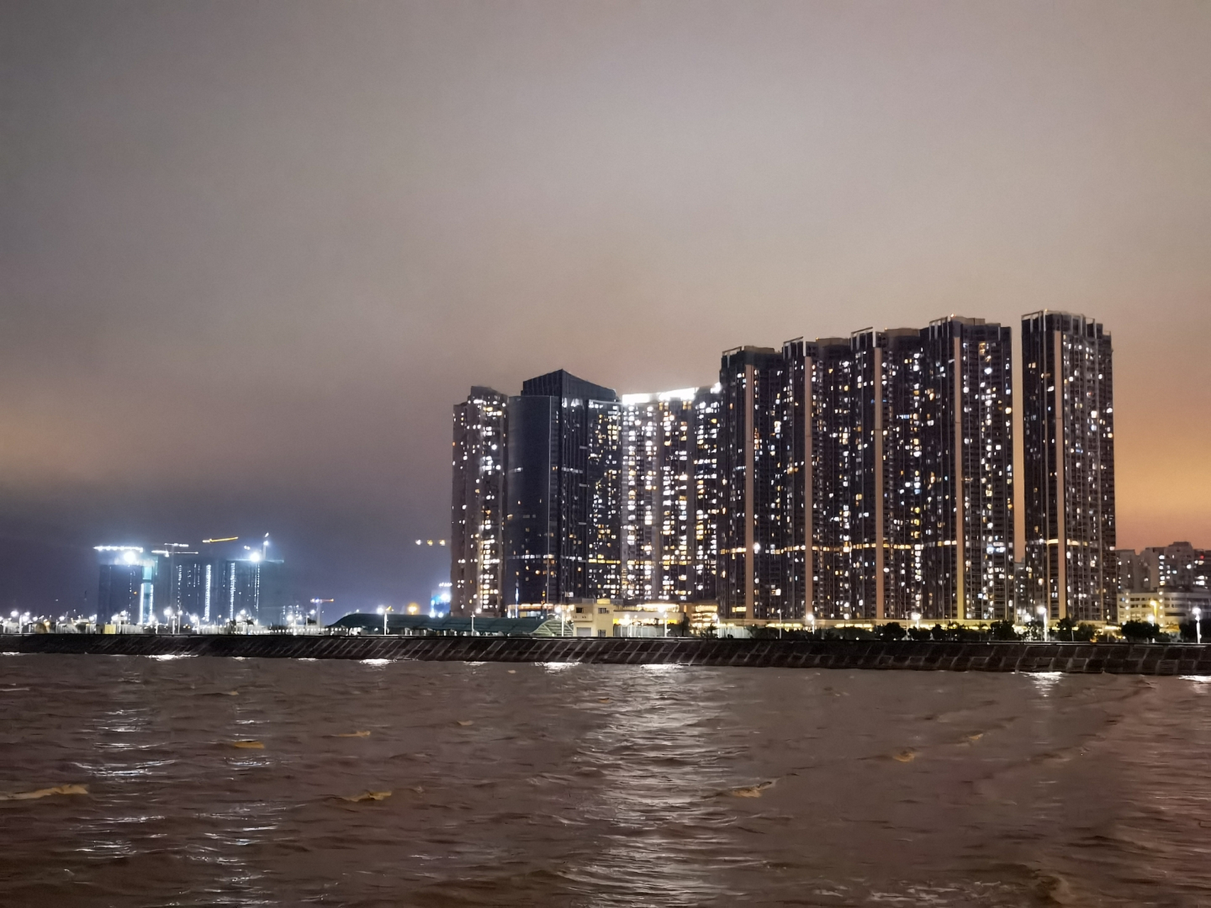 广东珠海202304 珠海情侣路海边夜景