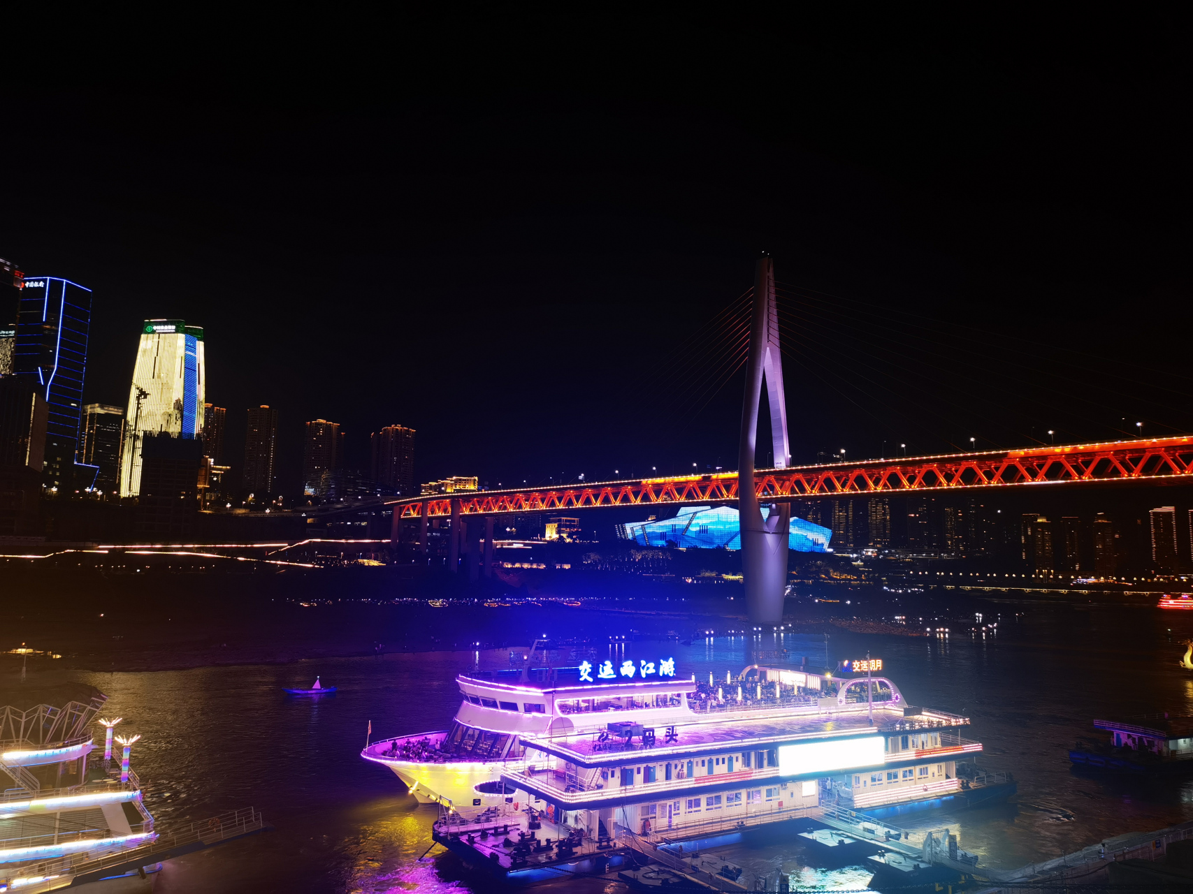 重庆渝中202305 两江夜游(一)指的是长江和嘉陵江,全长约20公里,时间