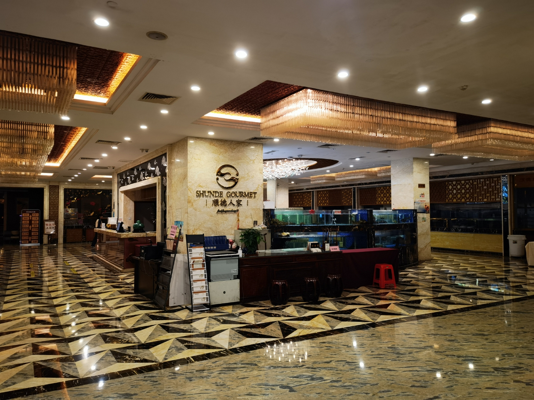 广东佛山202302 顺德人家创立于2012年,是吃顺德菜和早茶的餐厅,场面