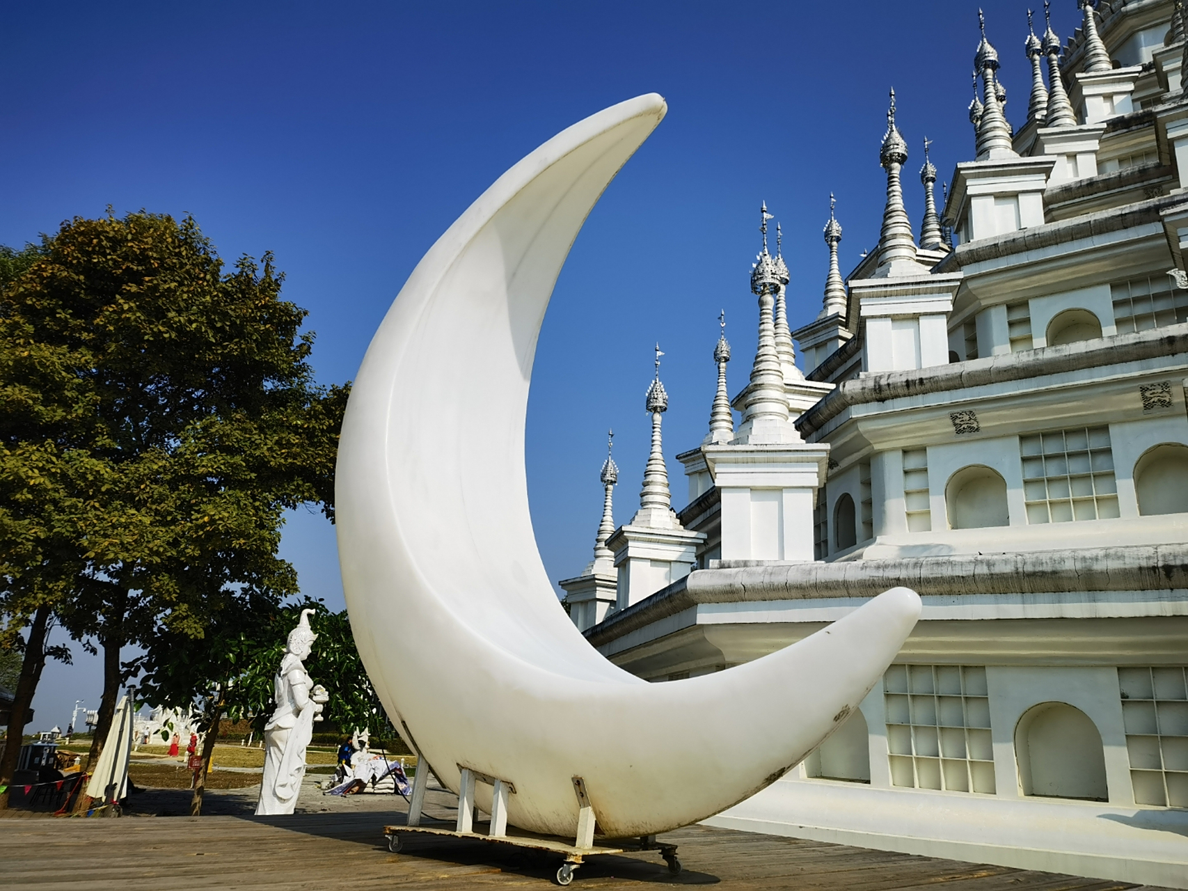 云南德宏202303 芒市勐焕万佛银塔在2010年前后兴建,高66米,直街46米.